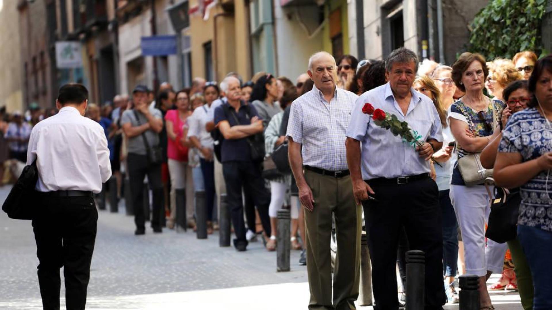 Miles de personas despiden a Camilo Sesto recordando su éxito internacional
