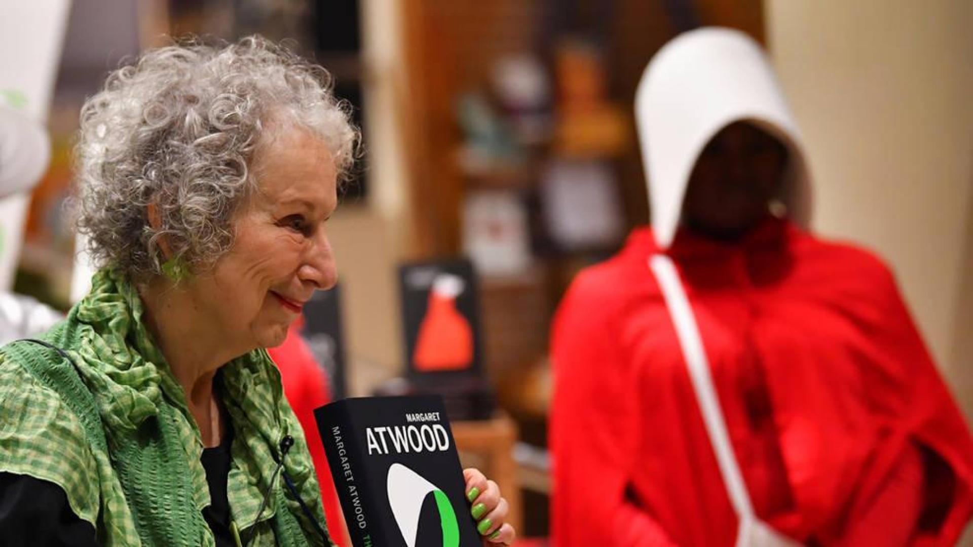 Atwood, sobre 'El cuento de la criada': "Esperemos que jamás sea una realidad"