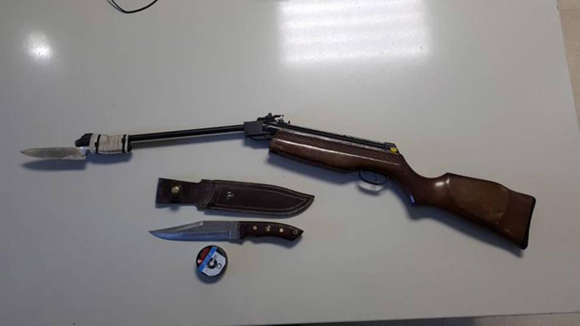 Intervienen un machete y una carabina a un conductor que circulaba sin seguro ni ITV