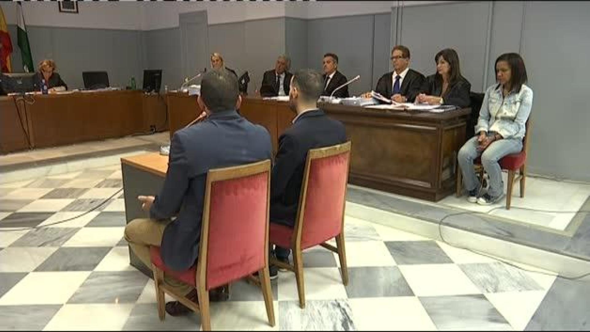 "Ana Julia tenía tierra en las manos y en la sudadera cuando se la detuvo", señala un agente