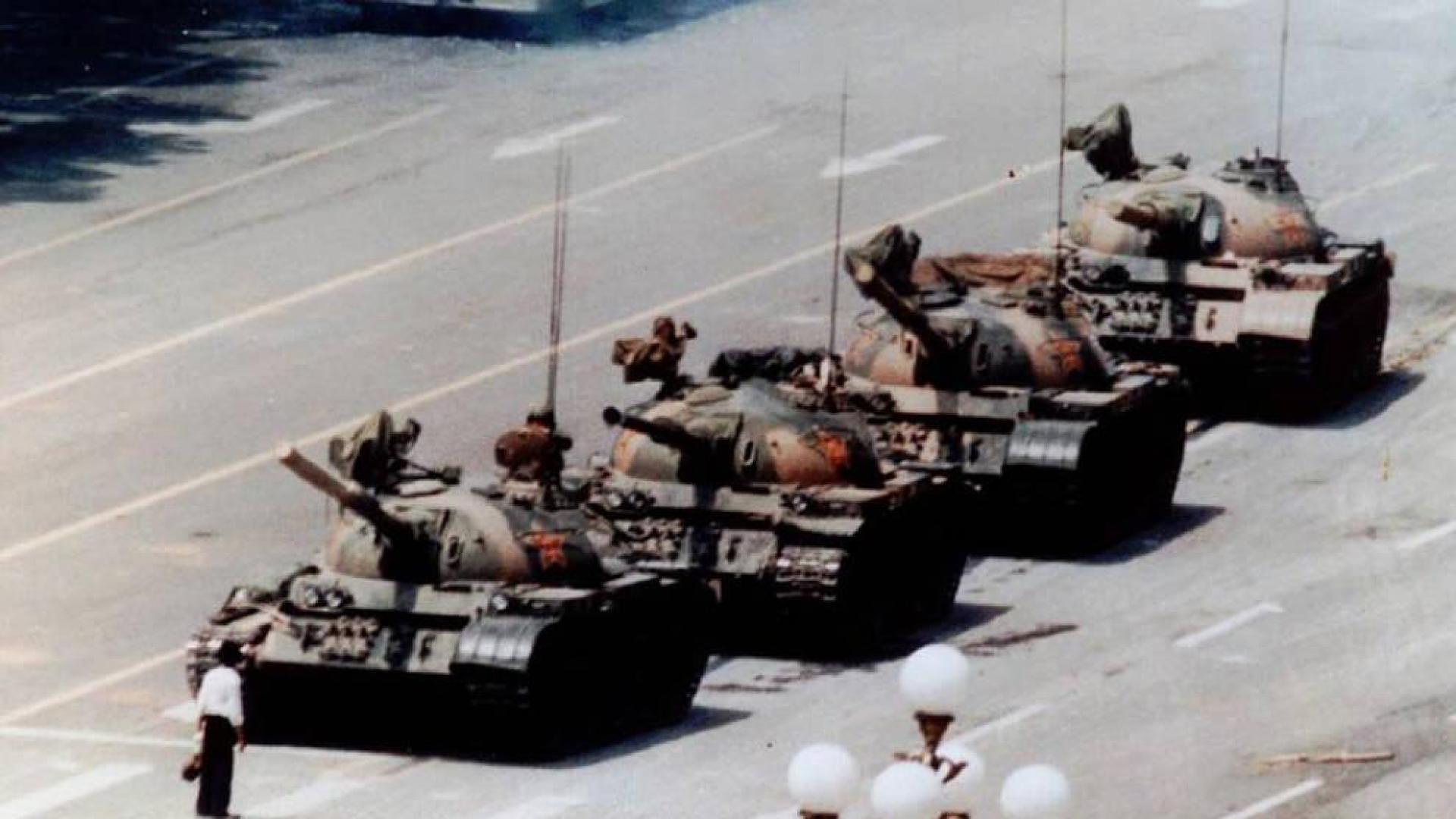 Fallece el fotógrafo Charlie Cole, autor de la famosa imagen de Tiananmen