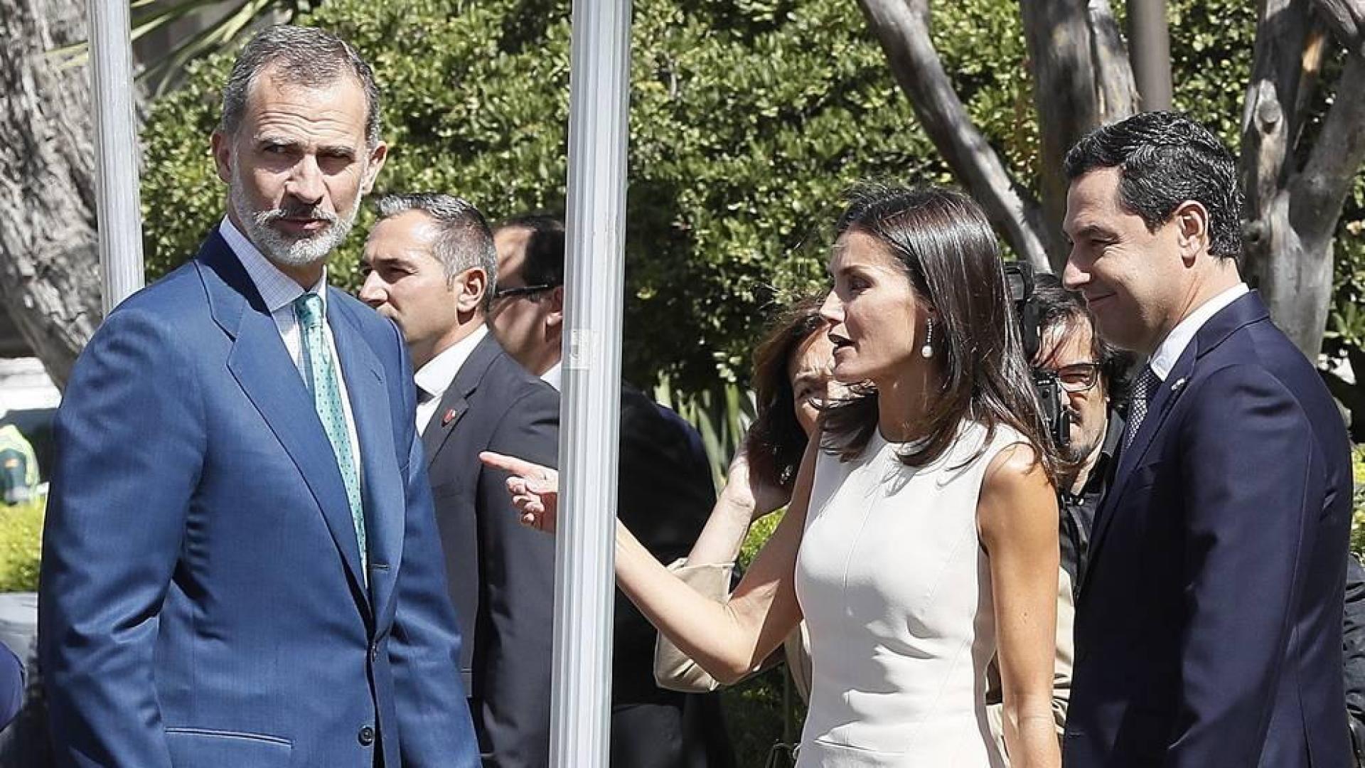 Bronca de Letizia a un escolta por no avisarle de que había un escalón