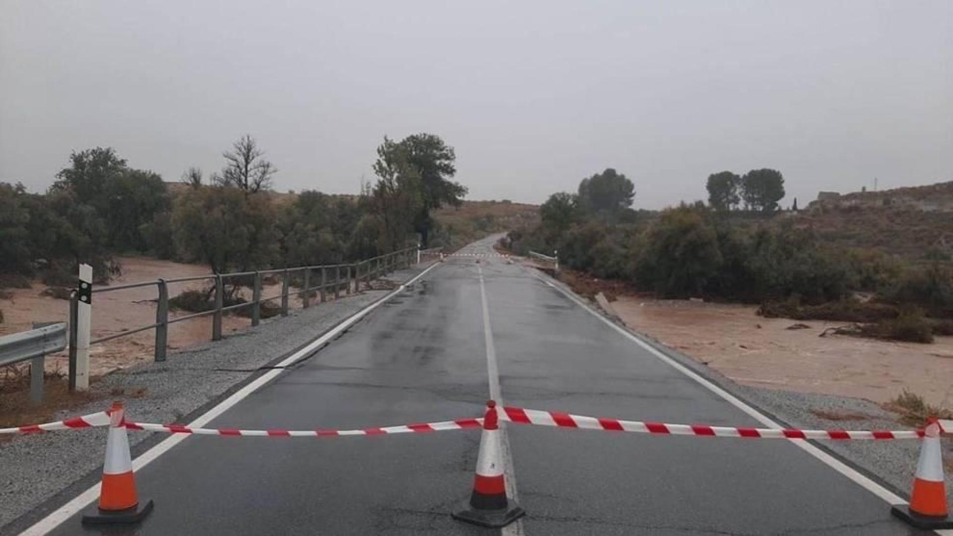 Al menos un fallecido en un coche sumergido en Granada por la gota fría