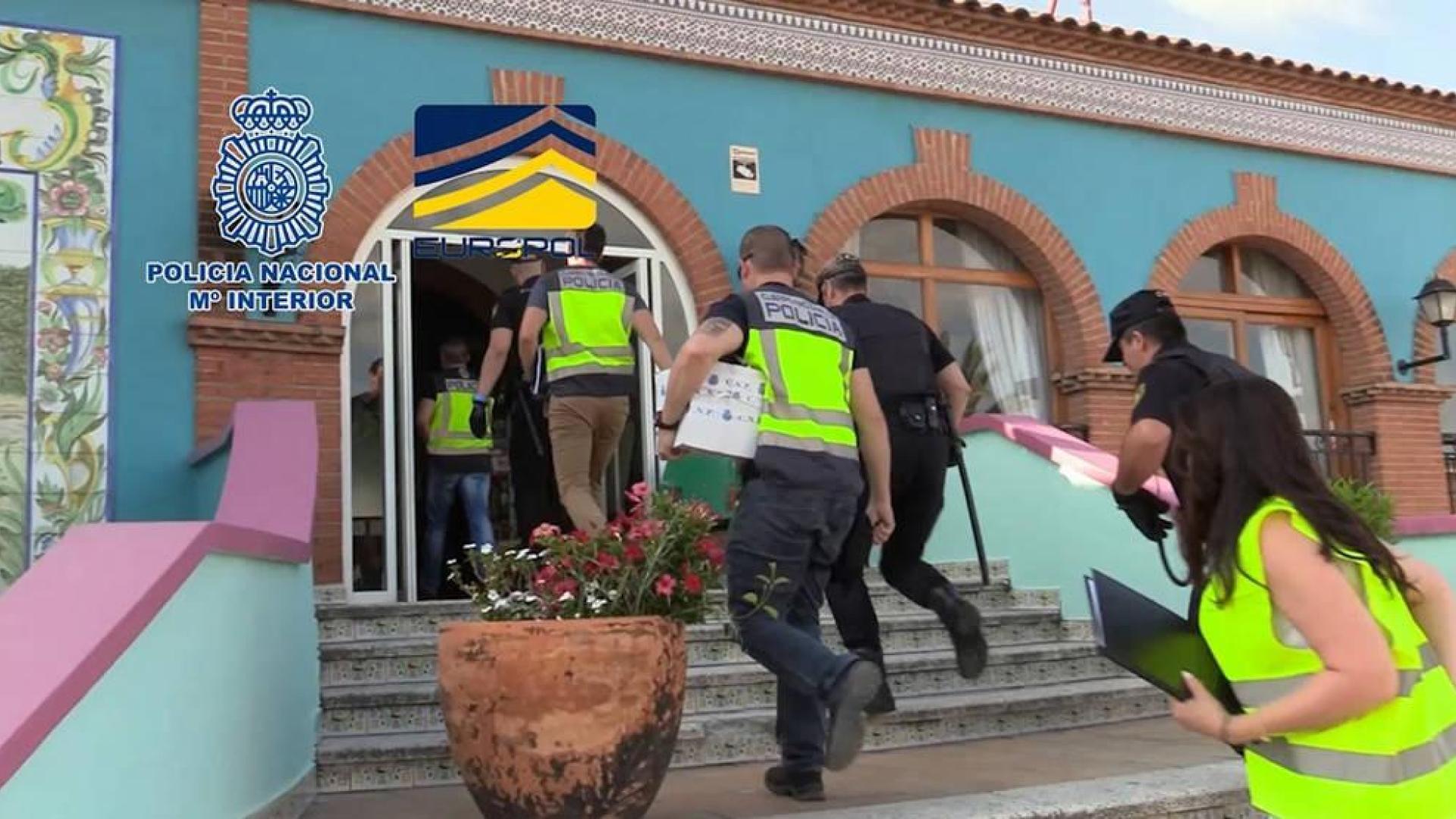 Desmantelan una red de tráfico de seres humanos y de sustracción de menores