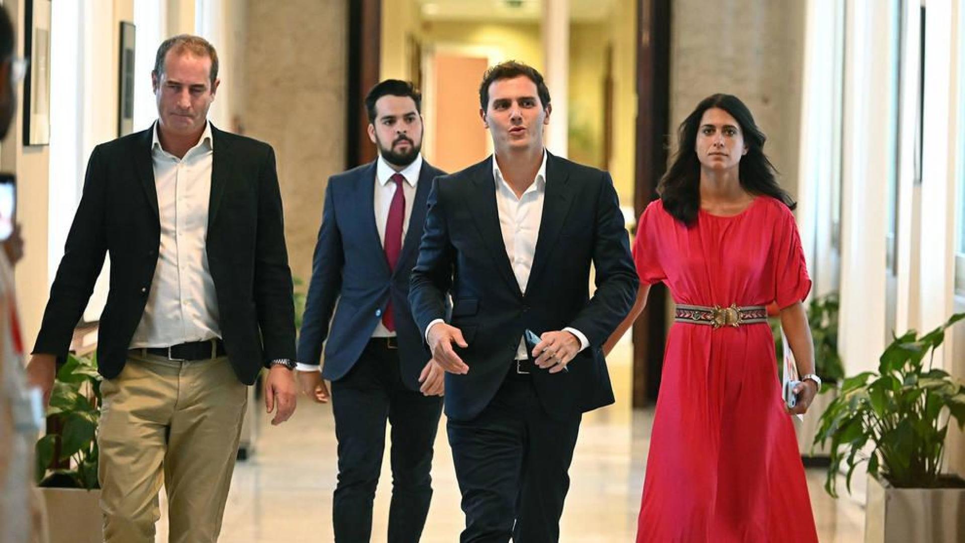 Albert Rivera y su equipo, a su salida de la reunión con Pablo Casado