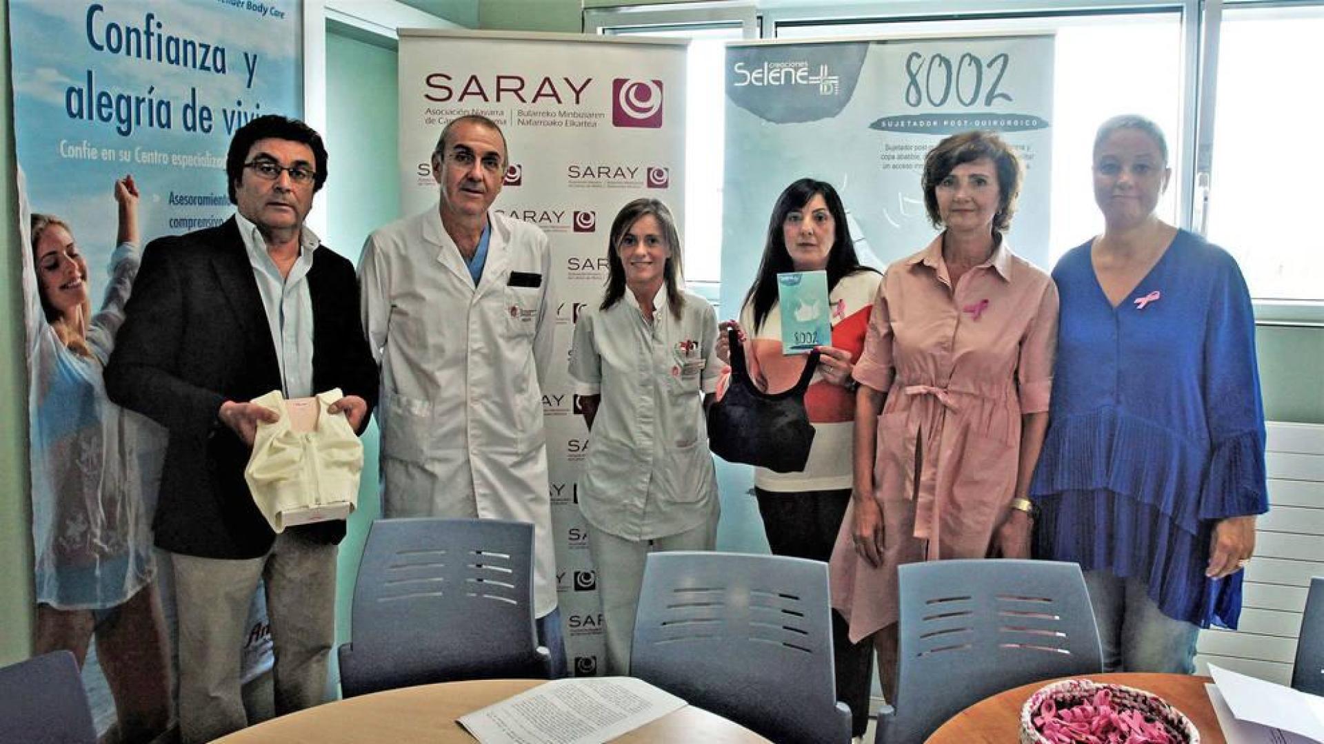 Luis Franco (delegado de Anita), Pedro Armendáriz (jefe de la Unidad de Cirugía Mamaria del CHN), Inma Elizari (jefa de unidad de Enfermería del H4 del CHN), Vicky Aristu (jefa de producción de Selene), Mª José Oraa (vicepresidenta de Saray) y Yaki Hernández (directora técnica de Saray).