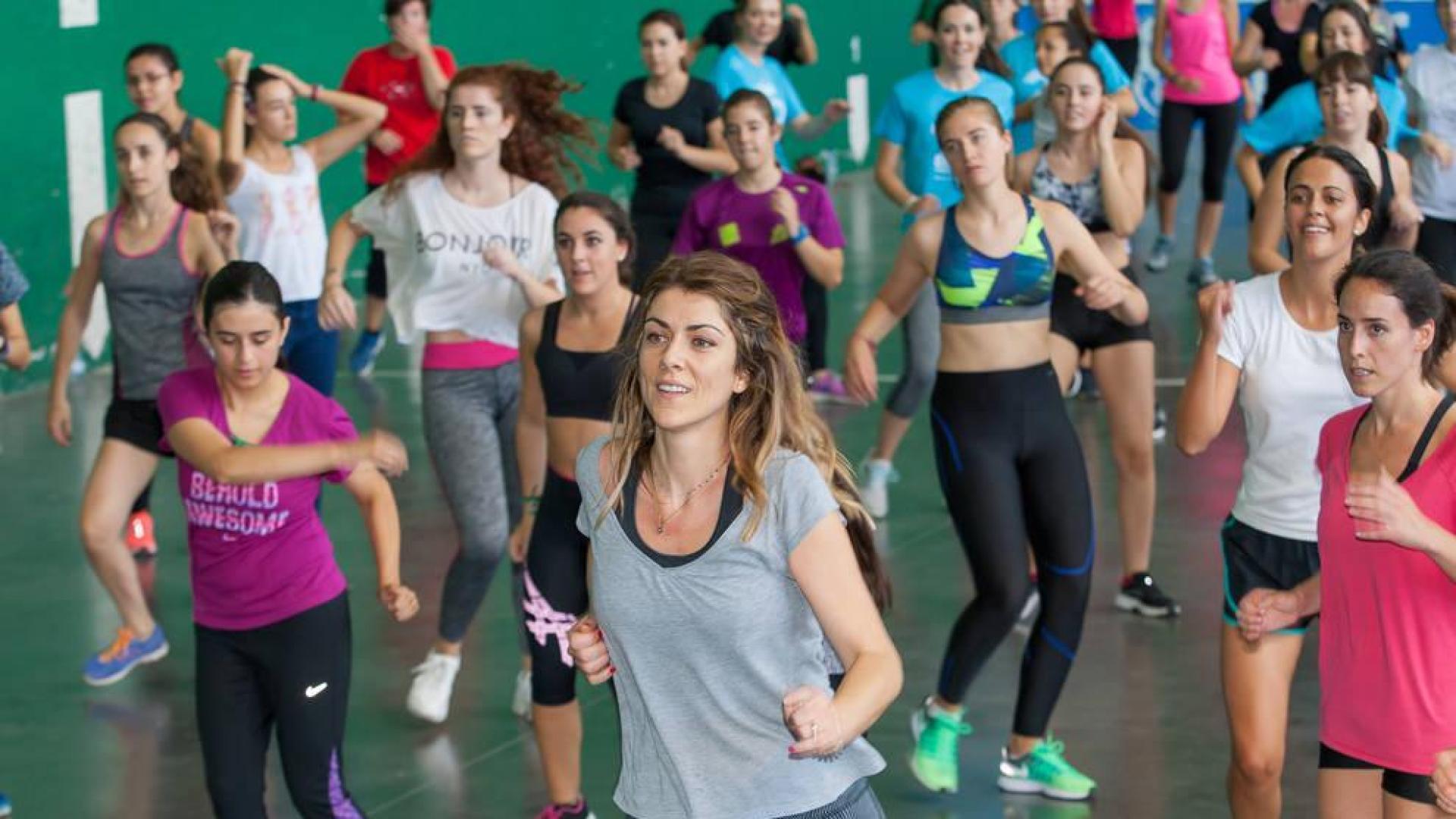 Sesión de zumba en un Día del Deportes anterior.