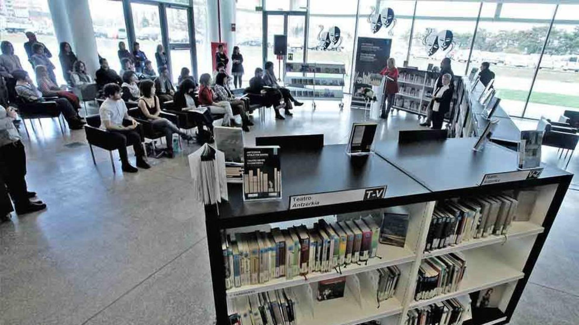 La Biblioteca de Navarra abre el telón