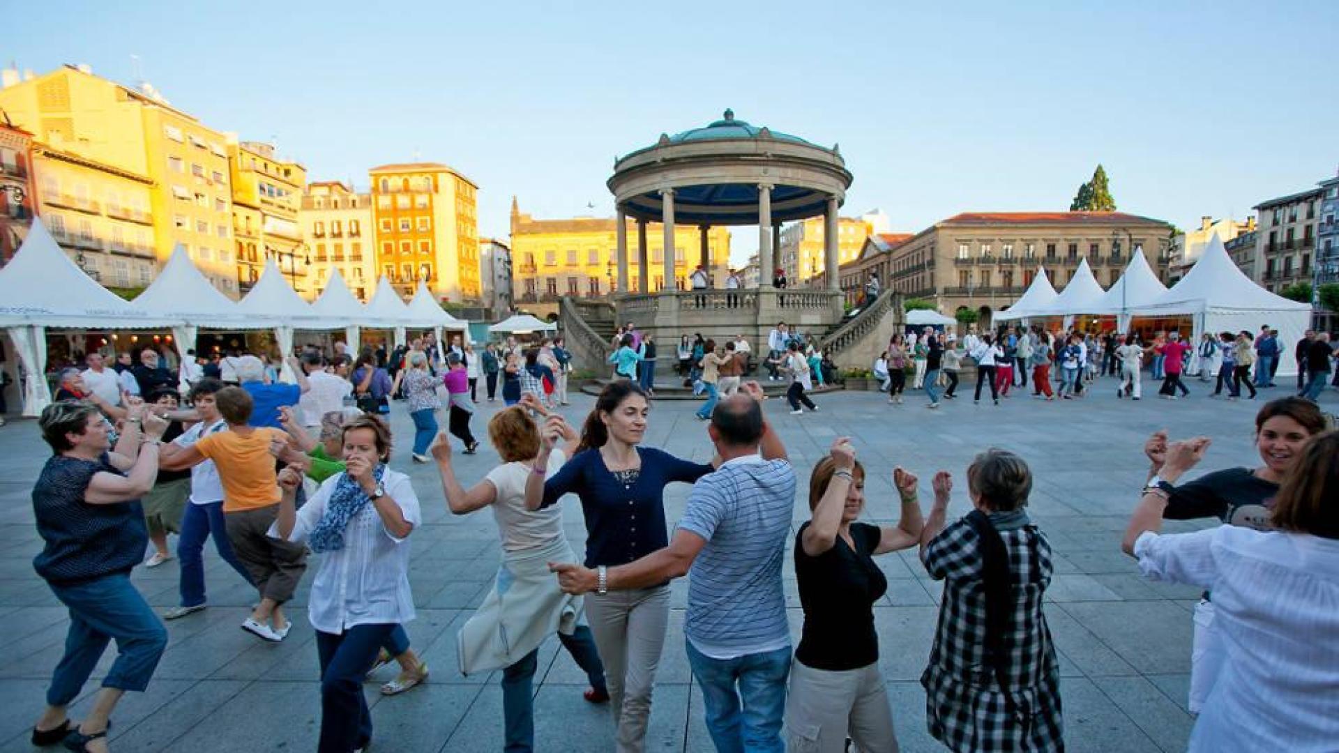 El 13 de junio vuelven los bailables de txistu y gaita en la plaza del Castillo