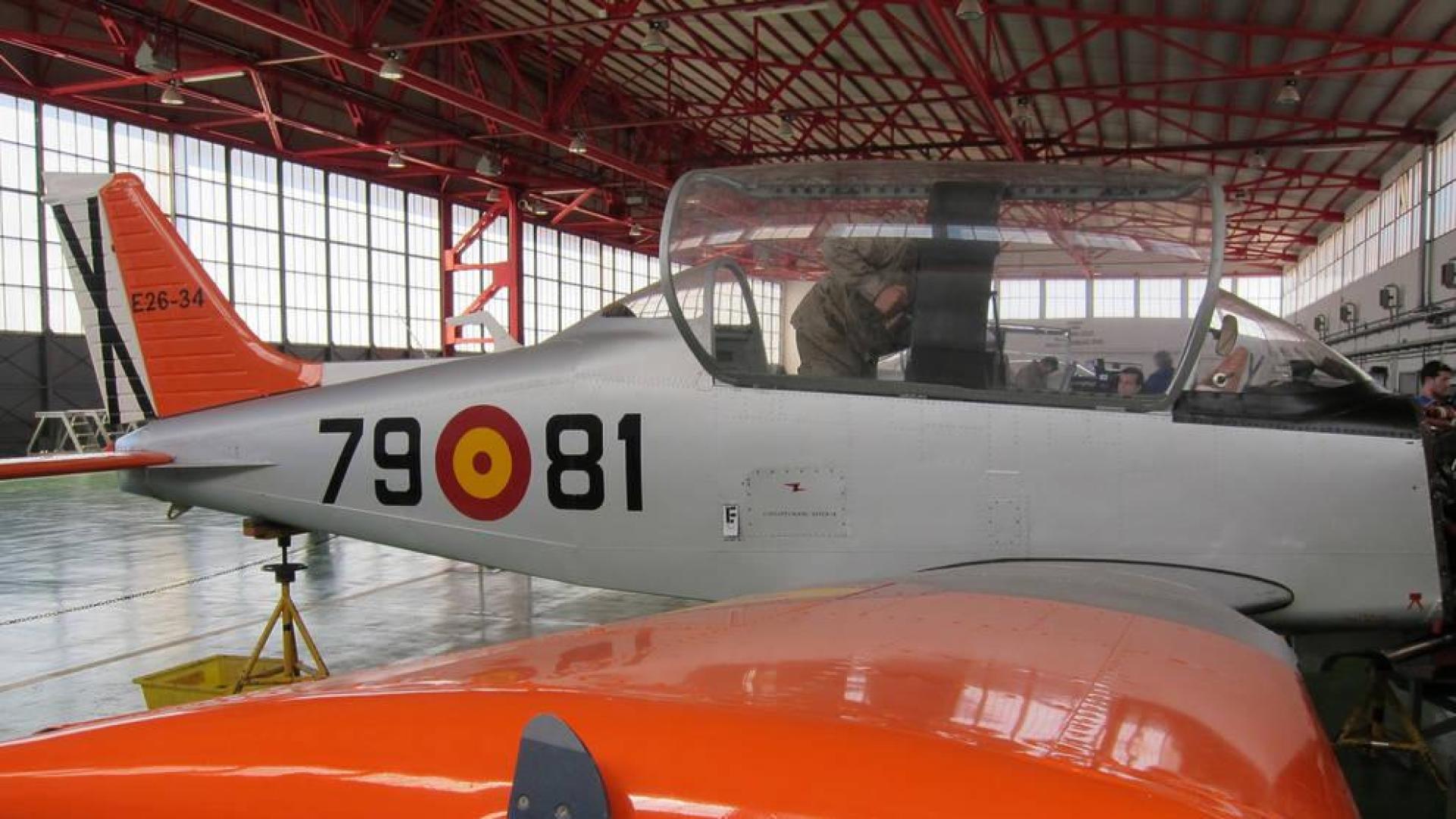 Un avión Tamiz del Ejécito del Aire como el que se ha estrellado en Murcia y causado la muerte de sus tripulantes