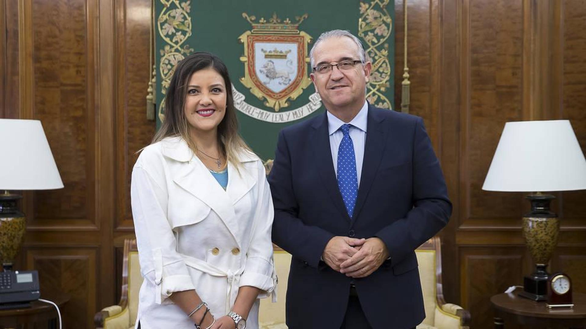 Maya recibe a la expresidenta de la región peruana de Arequipa
