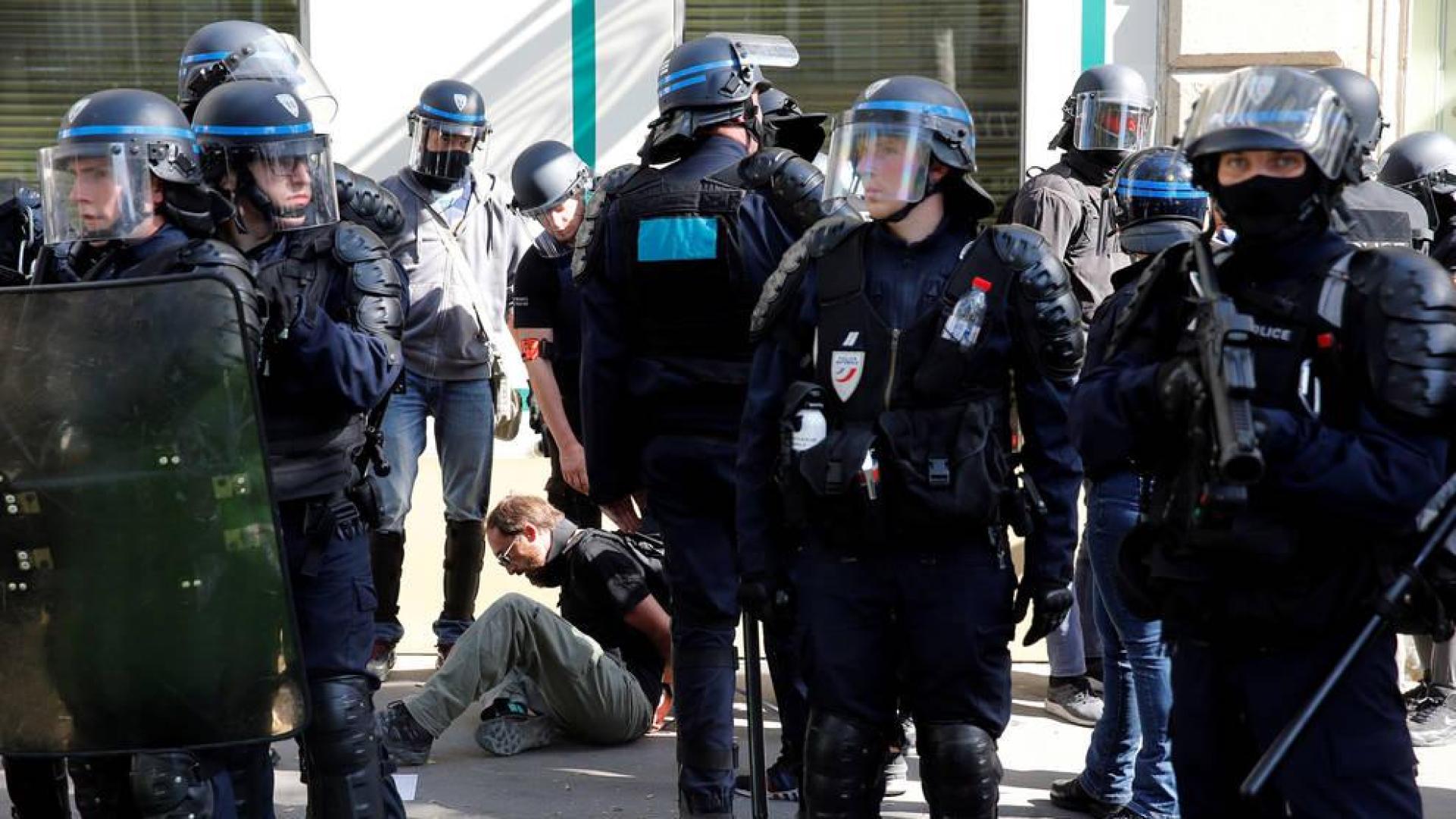 Un centenar de detenidos en las protestas de los 'chalecos amarillos' en París