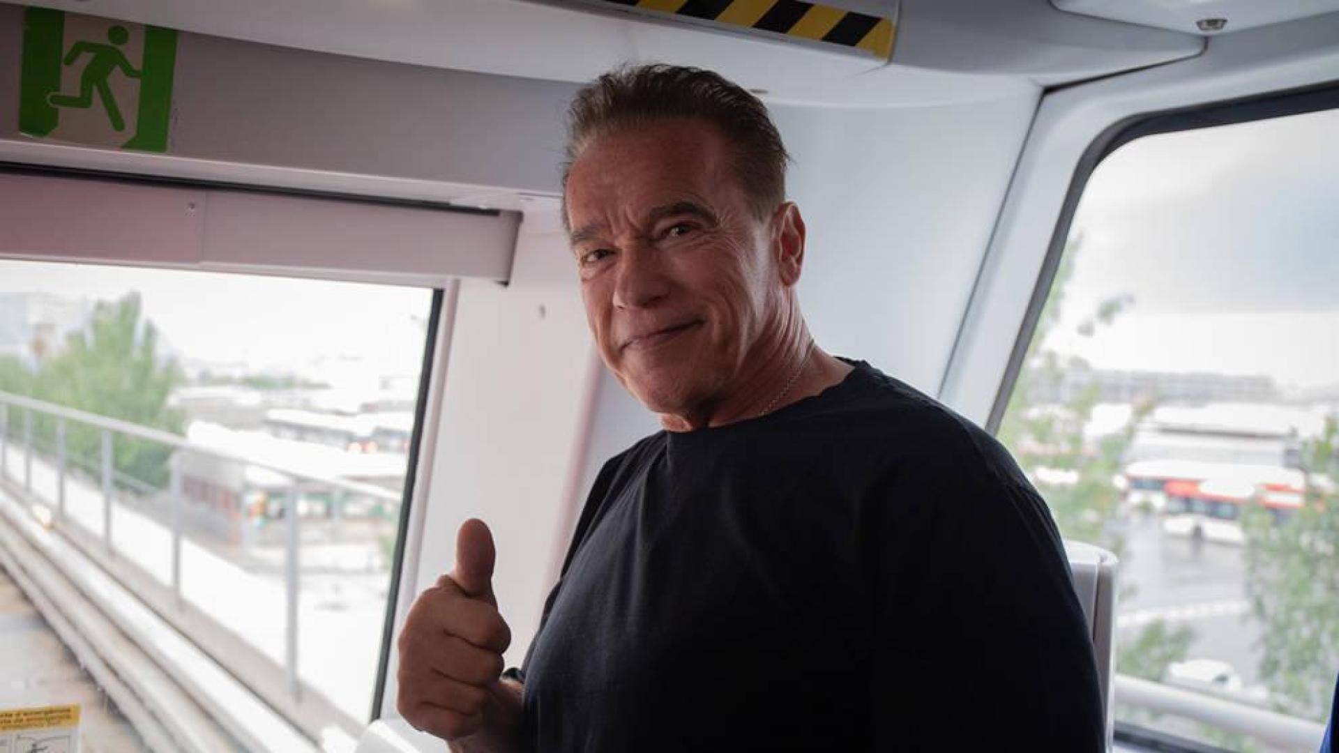 Schwarzenegger, en el Metro de Barcelona: "Es un modelo que el mundo debería usar"