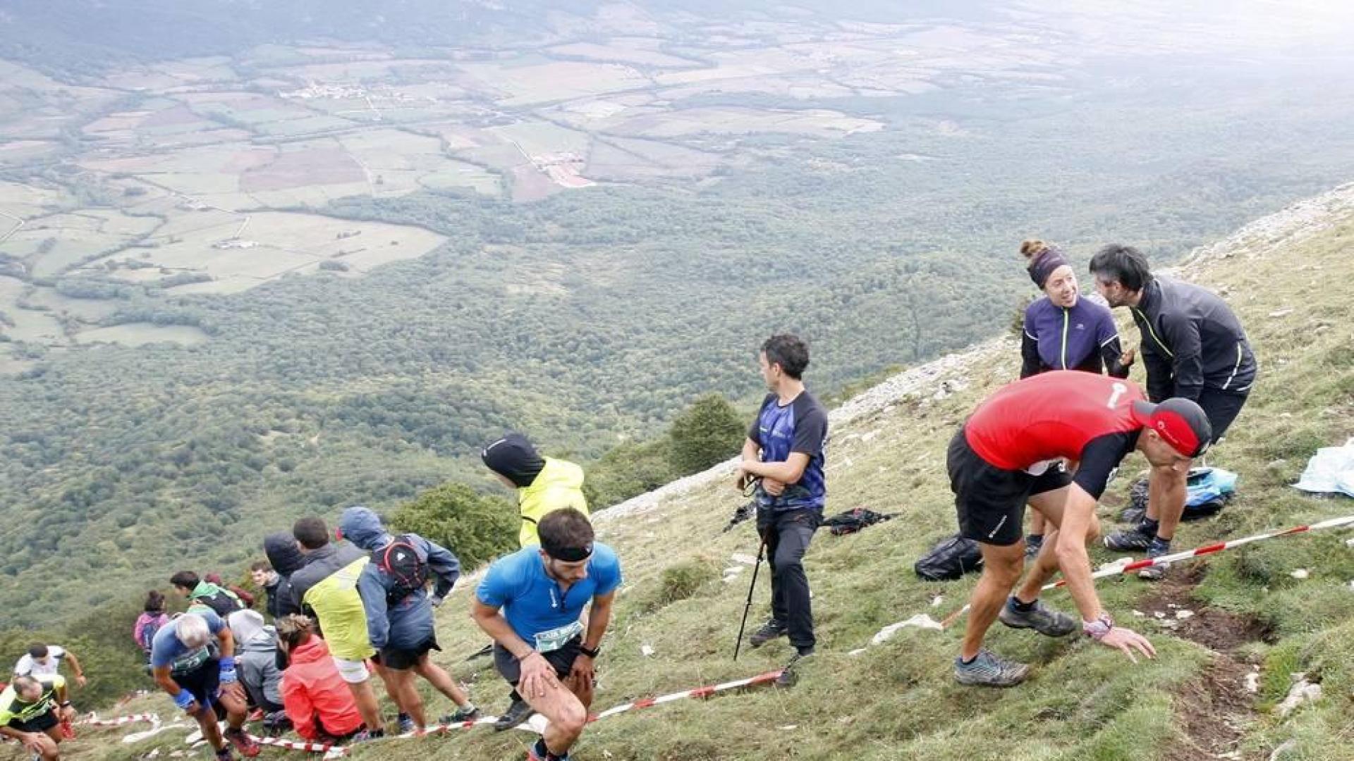 Cerca de 200 corredores afrontaron este domingo por la mañana el XI Kilómetro Vertical Uharte-Beriain carrera en la que Iban Murua y Ainhoa Sanz se impusieron al resto,