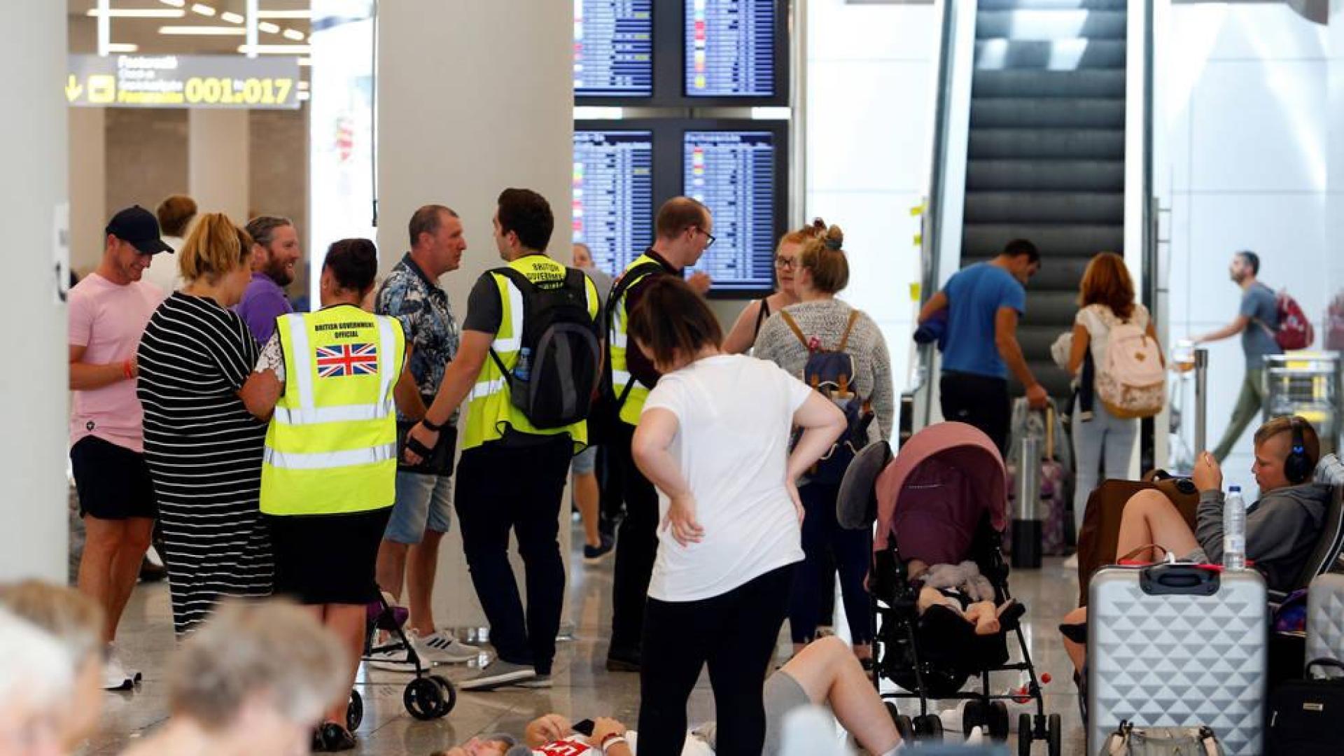 Pasajeros en el aeropuerto de Mallorca afectados por la suspensión de pagos del turoperador Thomas Cook