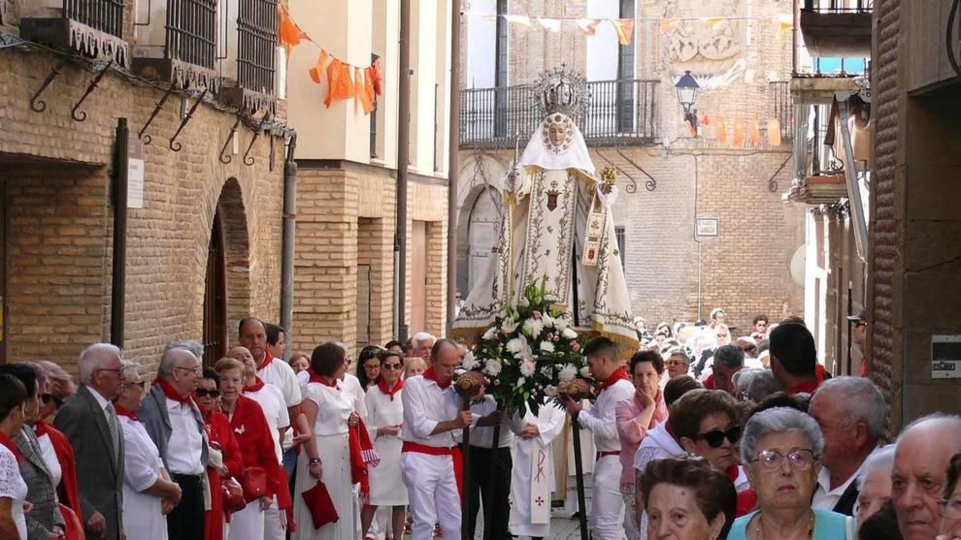 Corella ha dedicado su segundo día de fiestas a honrar a la virgen de la Merced con la misa y la tradicional procesión.