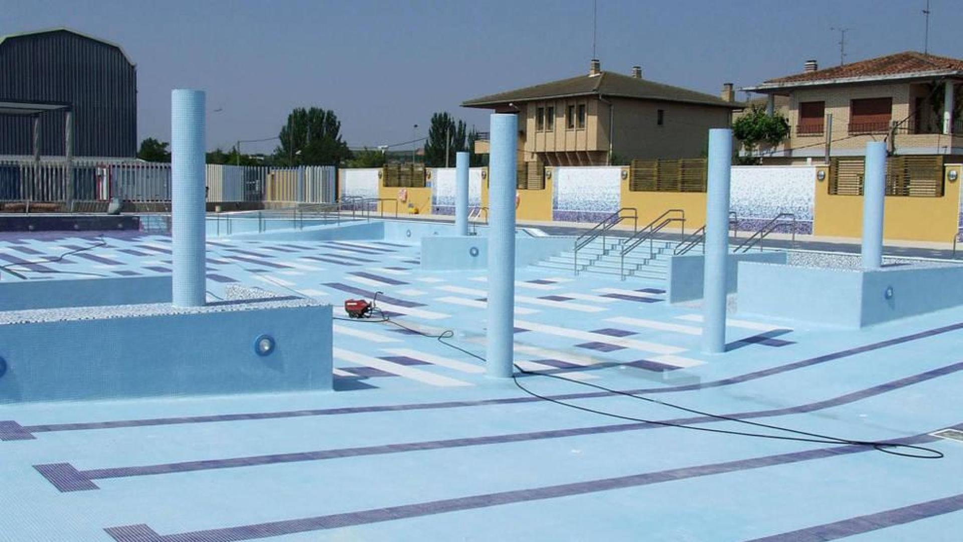 Castejón tendrá que licitar la gestión de las piscinas