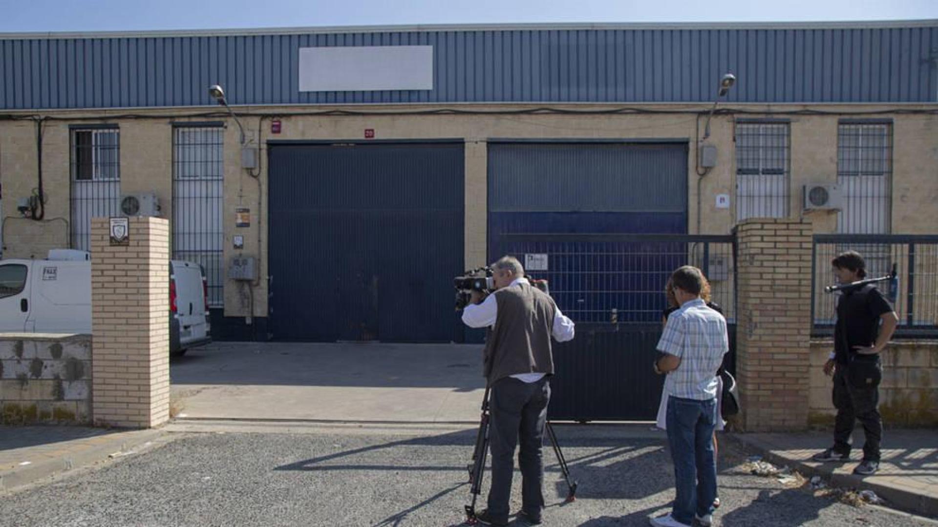 La Guardia Civil precinta y registra la nave industrial de Magrudis por orden judicial