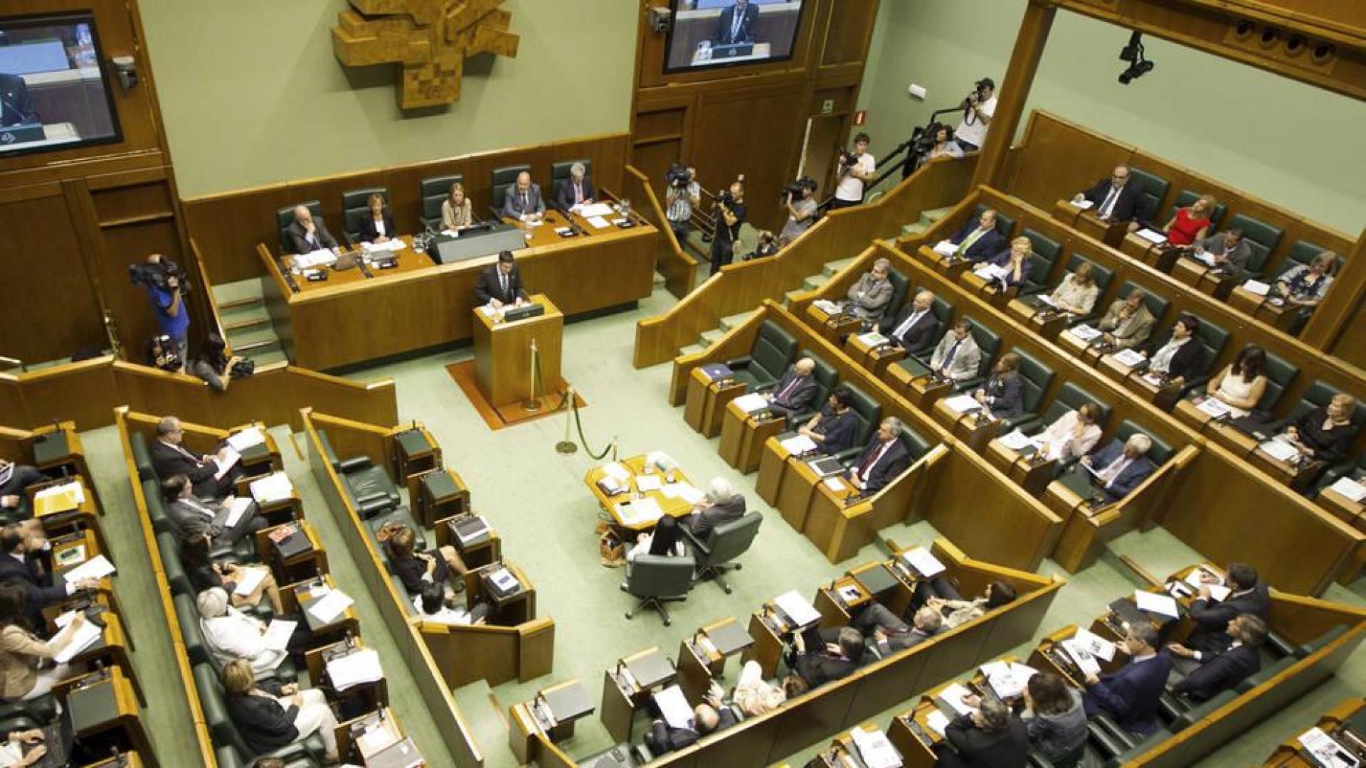 Un pleno anterior del Palamento Vasco