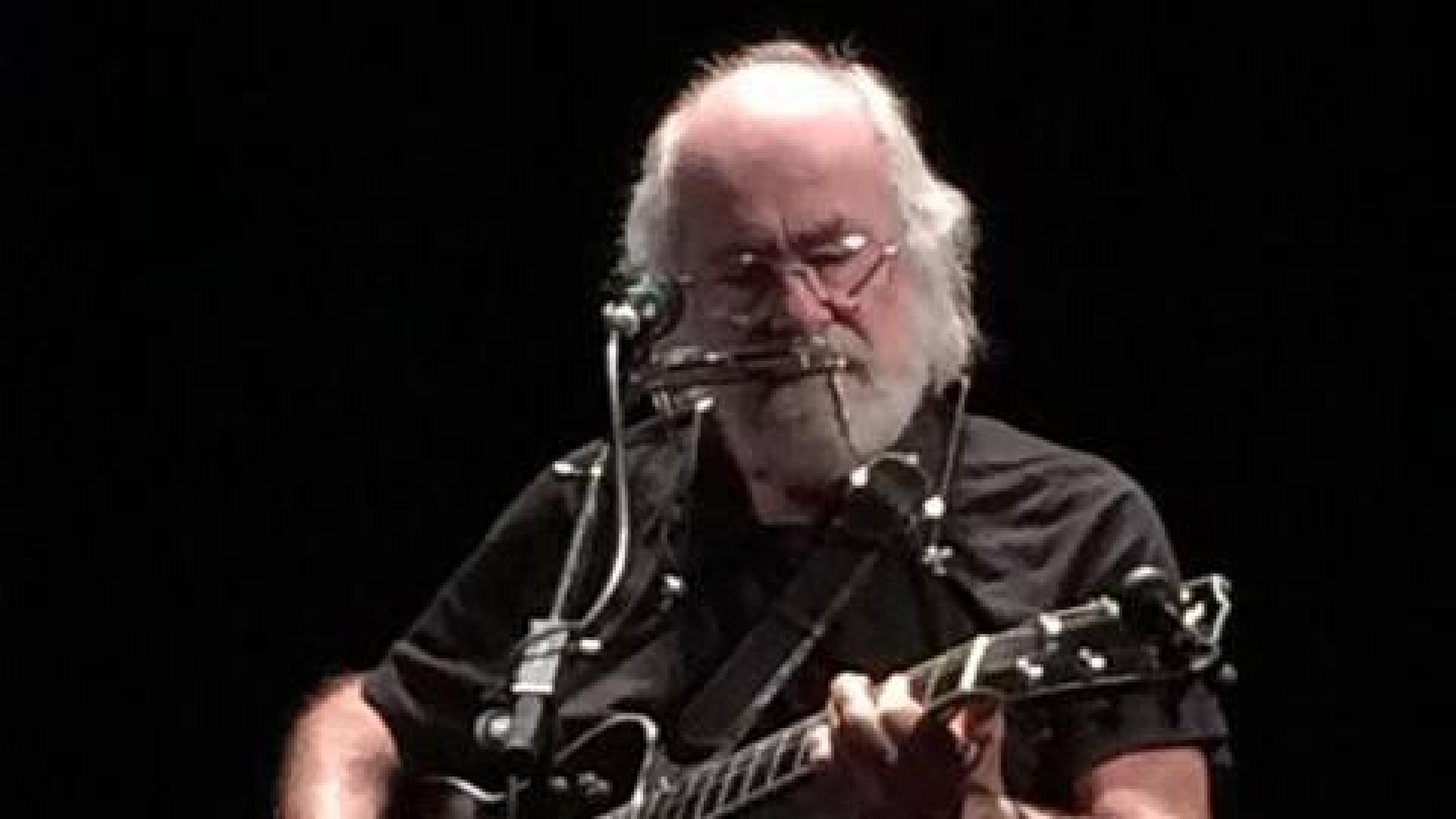 Robert Hunter en concierto.