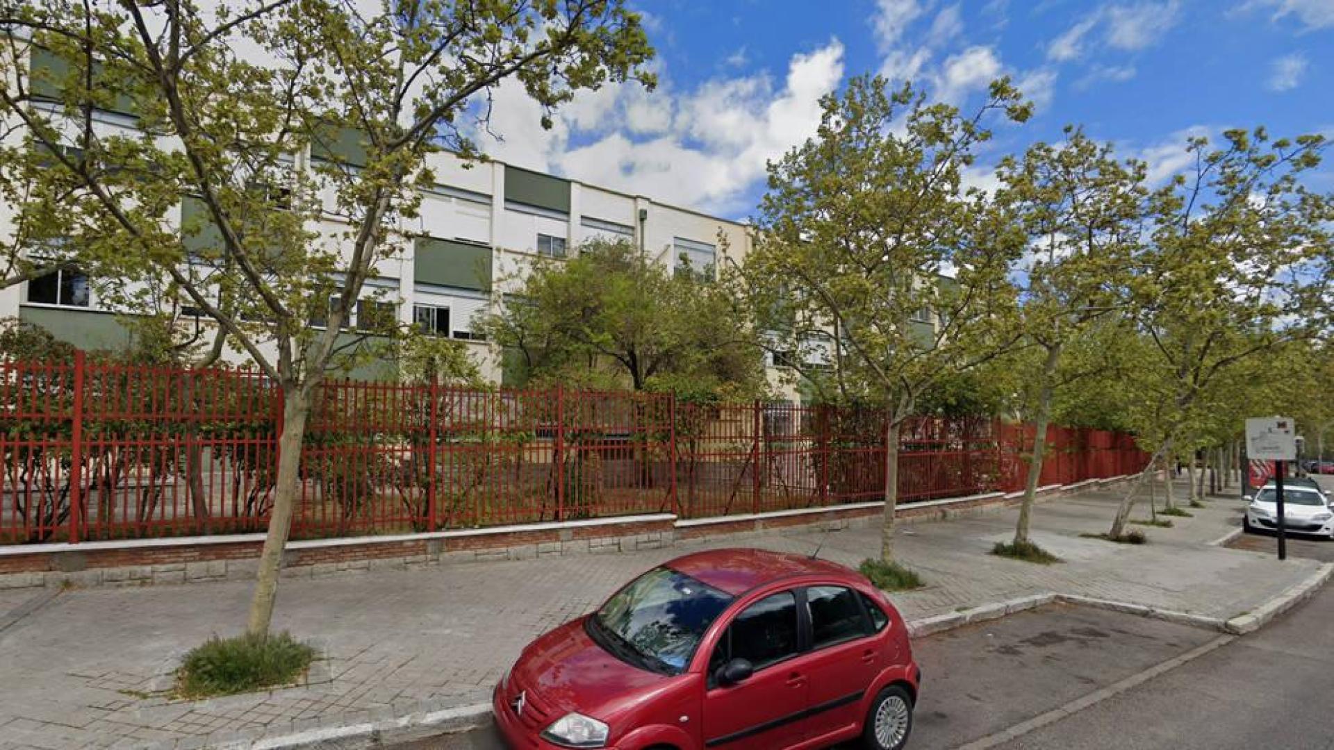 Graban y difunden la agresión a una niña de 14 años en un instituto de Madrid