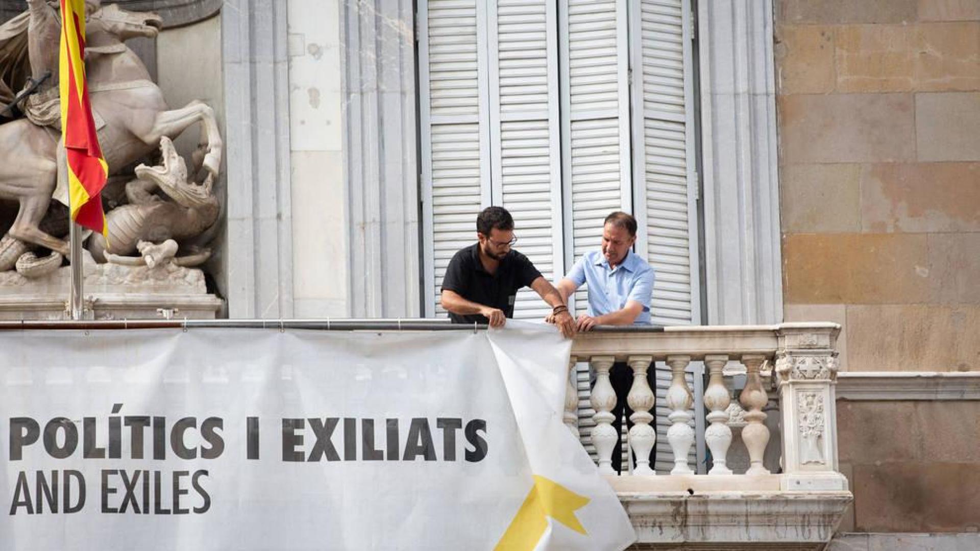 Retiran de la fachada del Palau de la Generalitat la pancarta de los presos