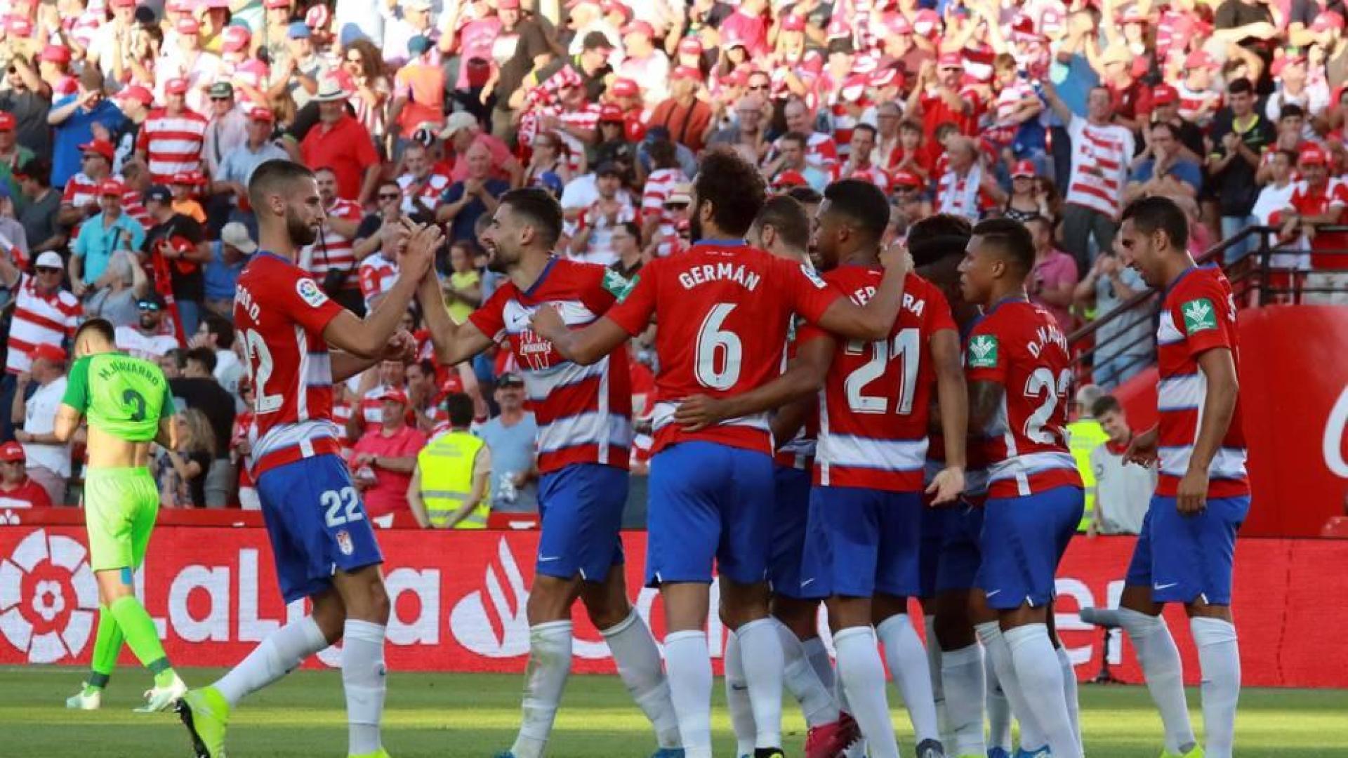 Los jugadores del Granada celebran el primer gol del equipo andaluz frente al Leganés.
