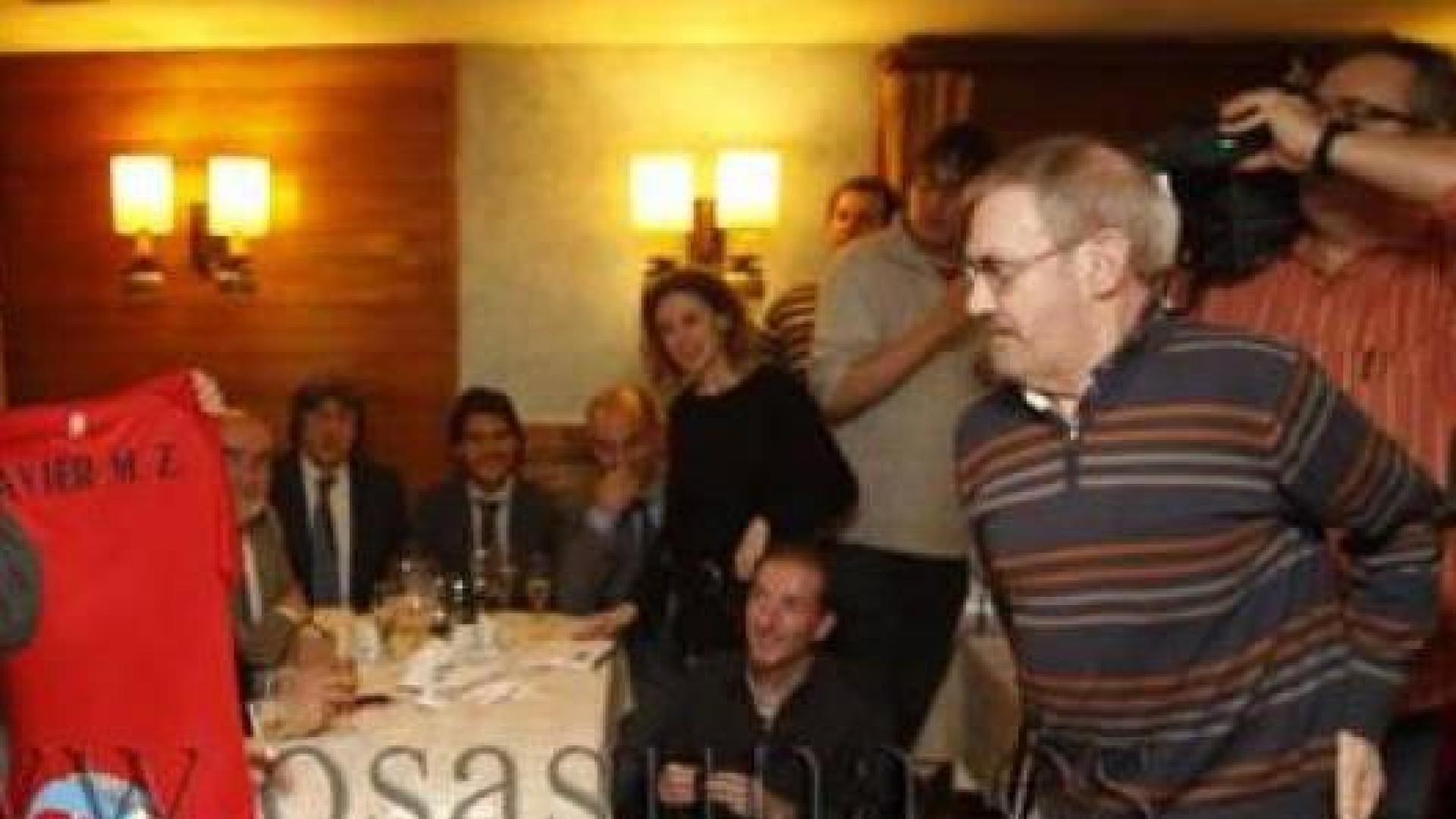 Javier Martínez de Zúñiga, cuando fue homenajeado por Osasuna en 2009.