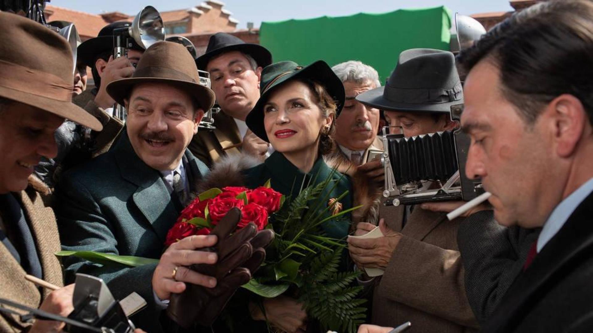 Primeras imágenes de la serie 'Dime quién soy' con Irene Escolar y Oriol Pla