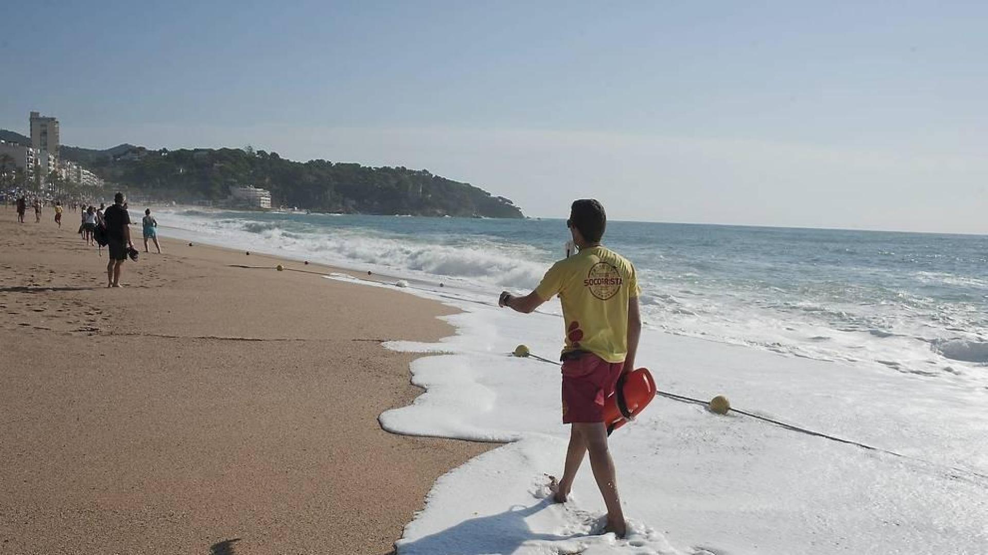Mueren ahogados un niño de 4 años y su padre en una playa de L'Escala (Girona)