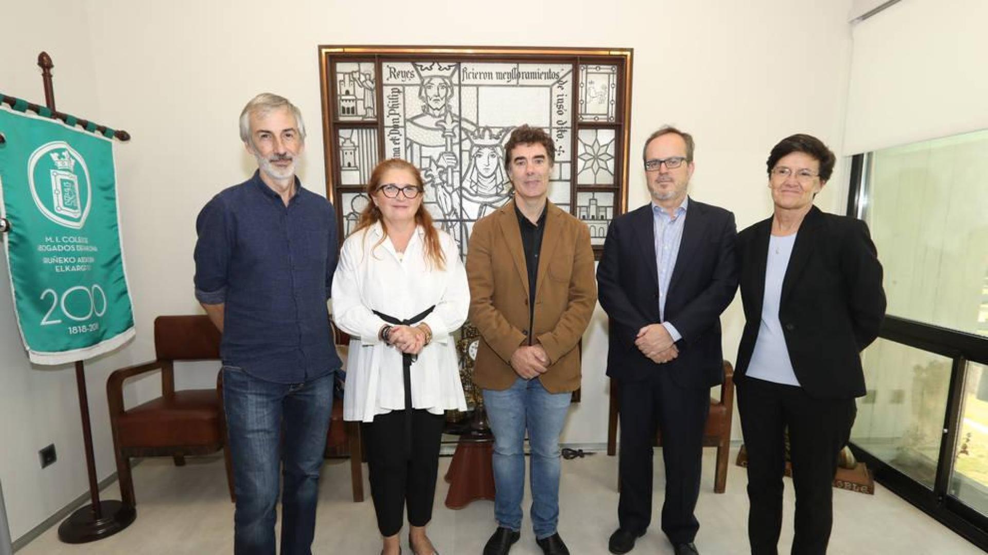 El consejero Eduardo Santos se reúne con el Colegio de Abogados de Pamplona