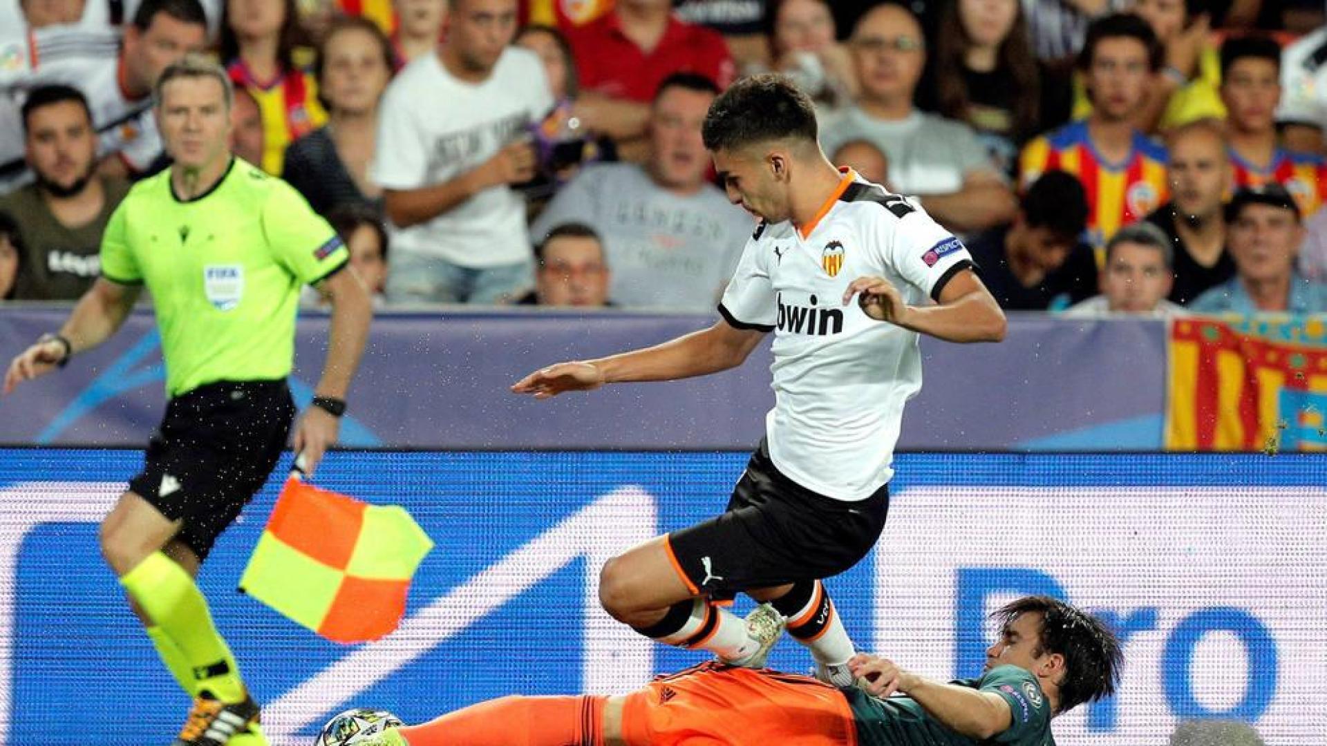 Mucho Ajax para un desafortunado Valencia