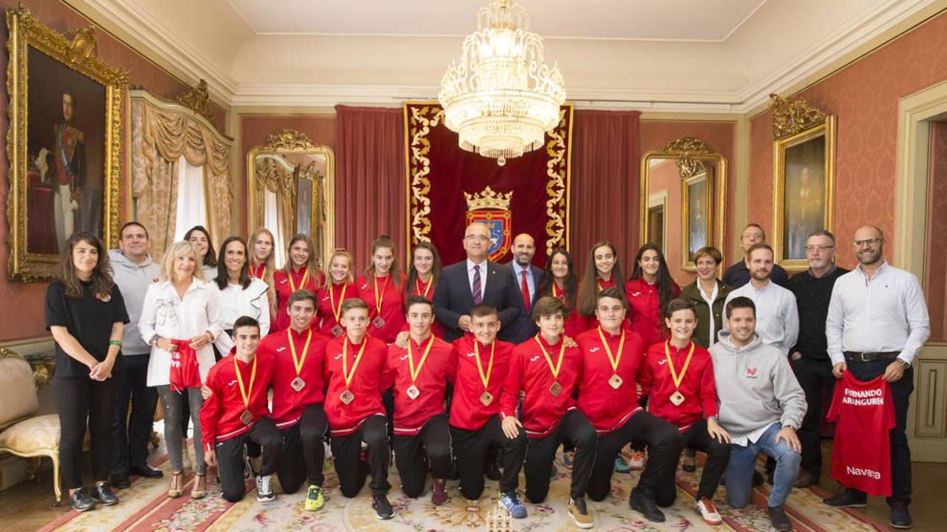 Recepción municipal en el Ayuntamiento a las selecciones navarras de pádel
