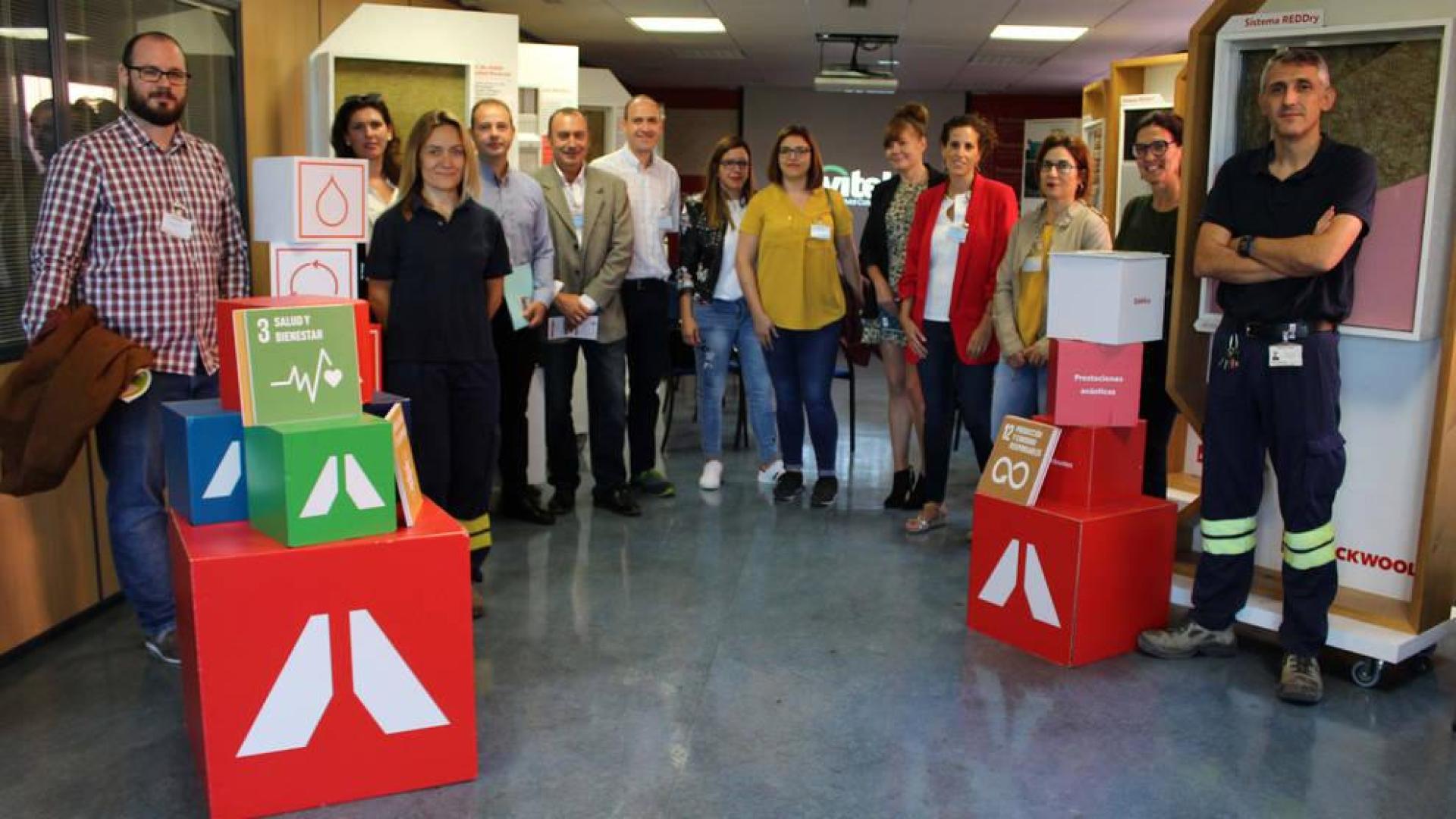 Asistentes al desayuno empresarial sobre seguridad laboral celebrado en Rockwool