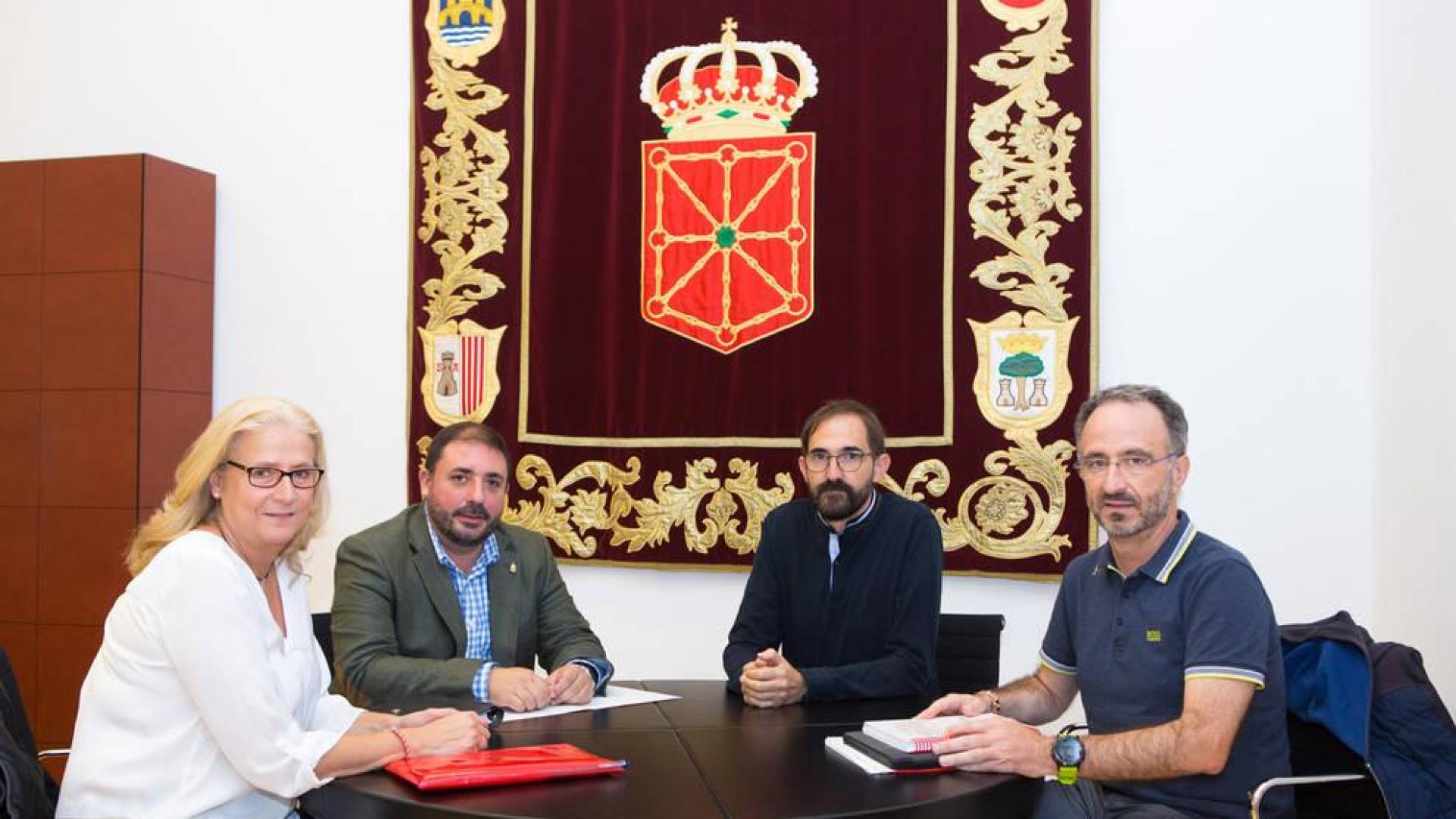 Cruz Roja traslada su labor al presidente del Parlamento de Navarra