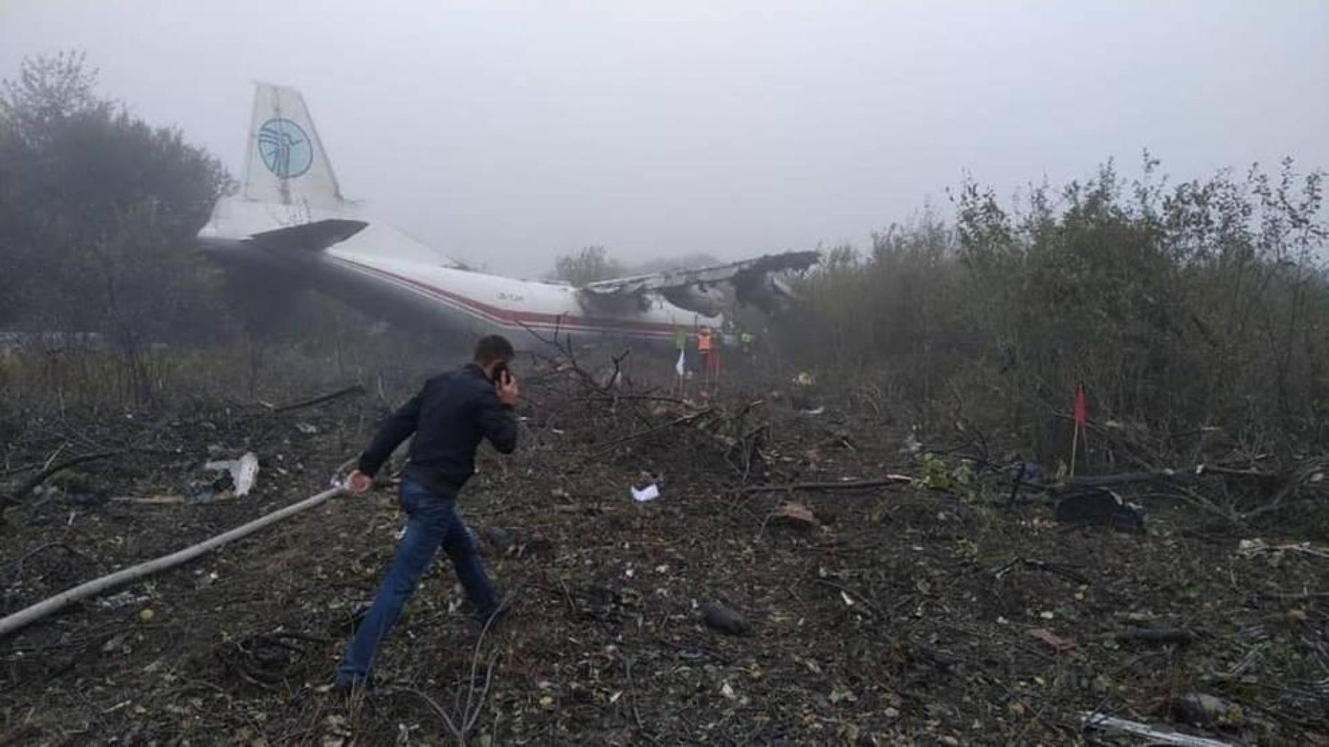 Cinco muertos tras el aterrizaje de emergencia de un avión en Ucrania