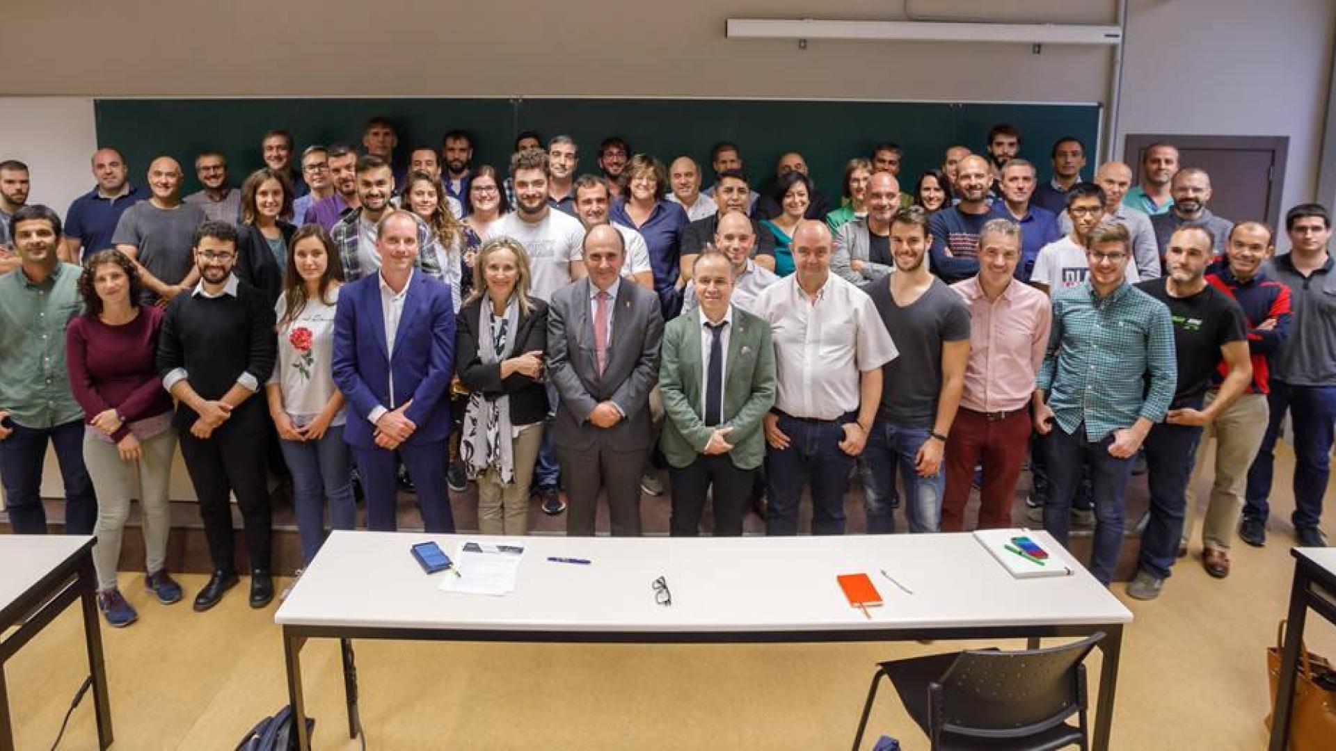 Autoridades y participantes en la primera sesión formativa en ciencia de datos
