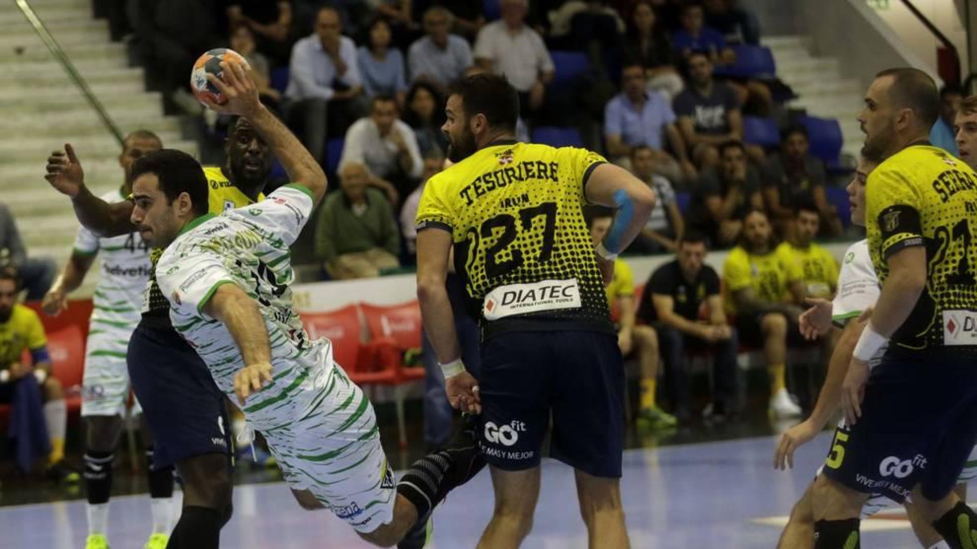 Un momento del partido entre el Anaitasuna y el Bidasoa Irún