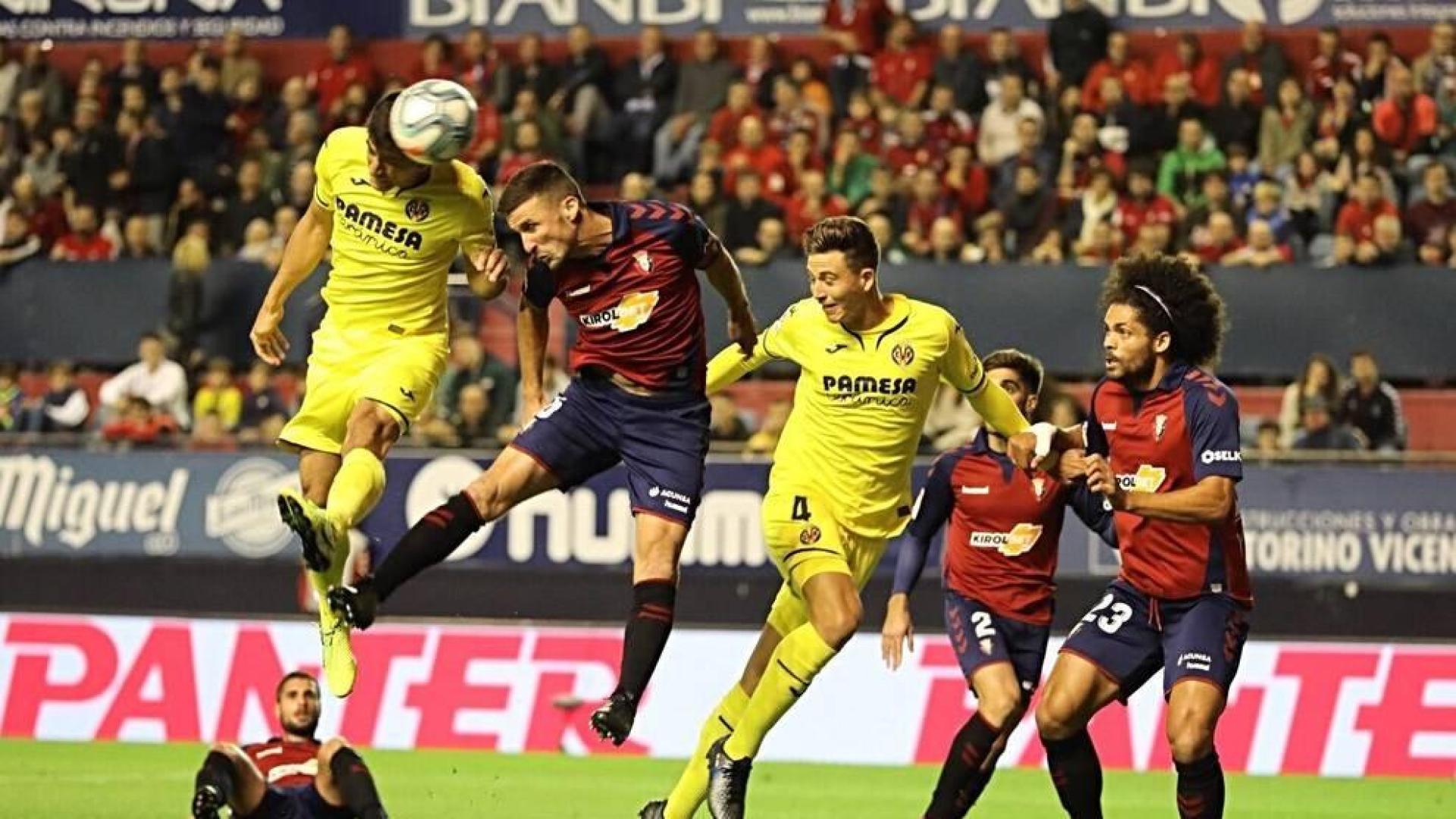 Un remate del Villarreal en El Sadar