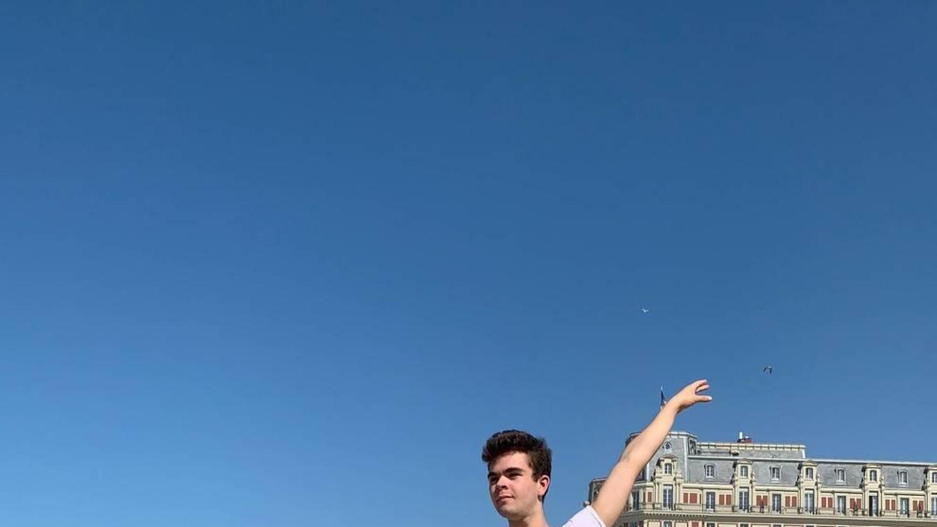 Carlos Díaz de Cerio, en la playa de Biarritz.