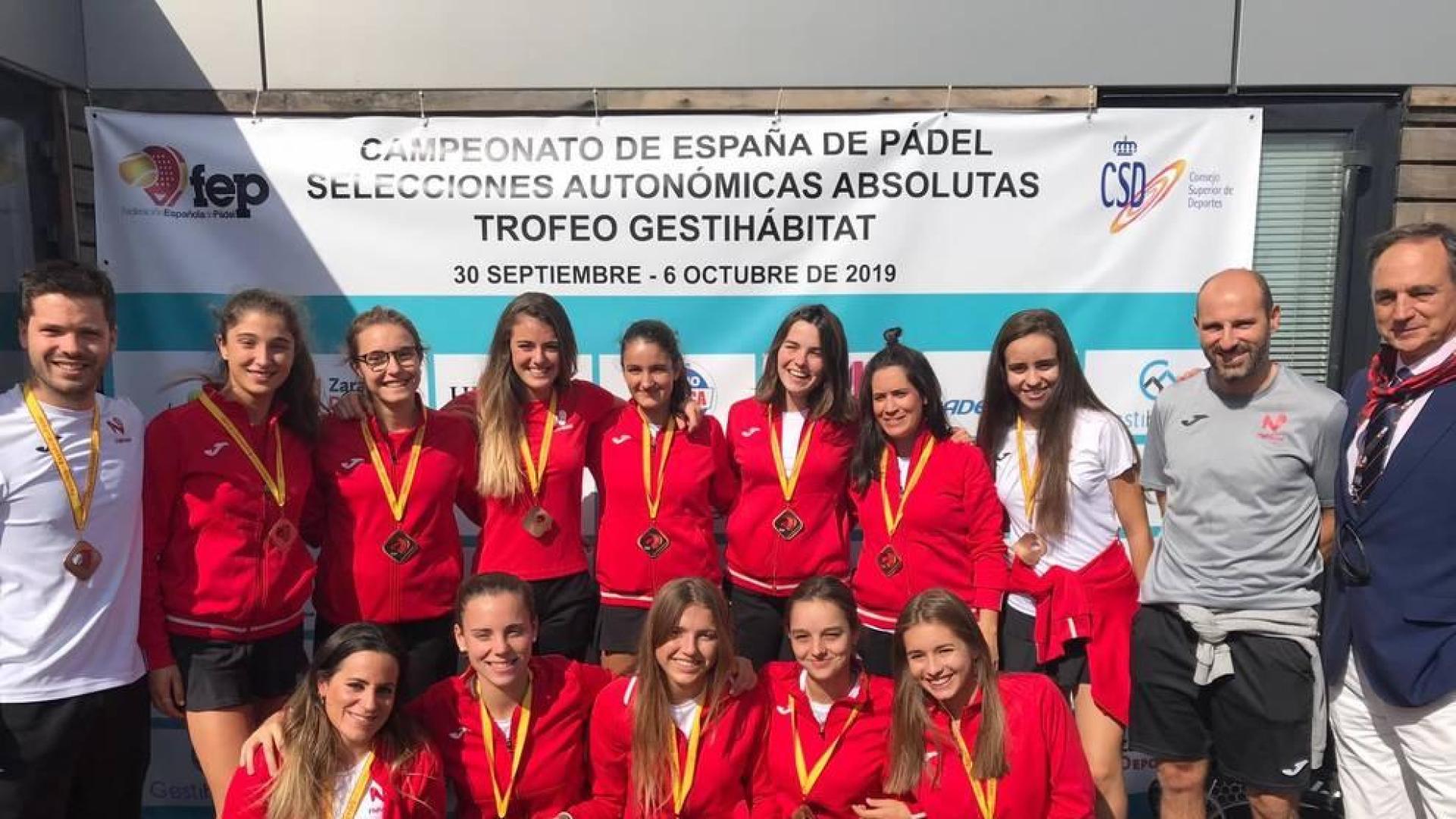 Oro y ascenso para la selección navarra masculina; bronce para las chicas