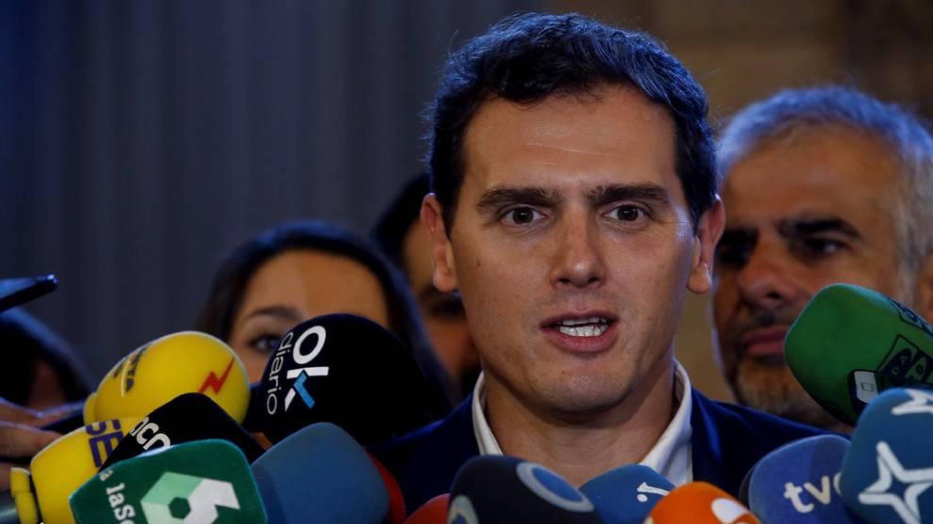 Rivera avisa a Sánchez de que deberá negociar reformas con PP y Cs