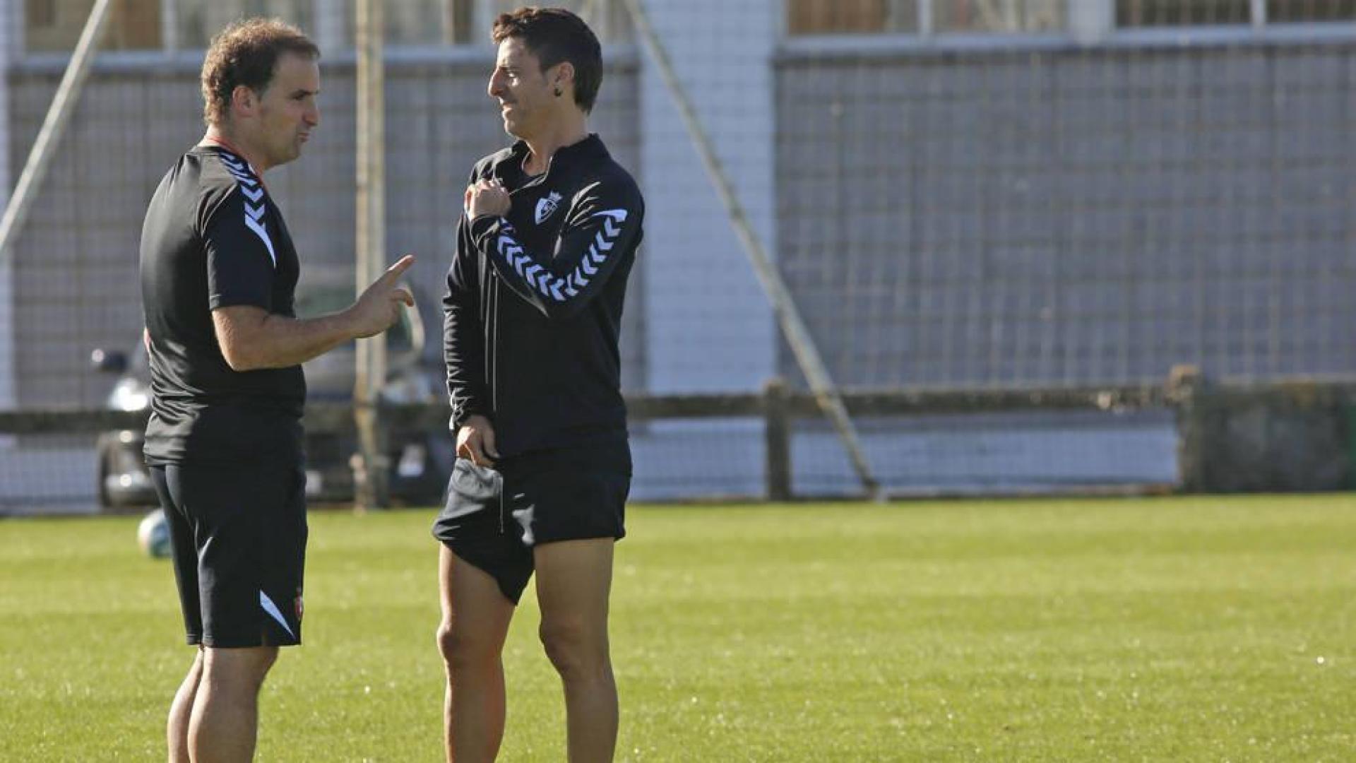Jagoba Arrasate y Bittor Alkiza conversan en los prolegómenos del último entrenamiento antes de viajar a Valencia.