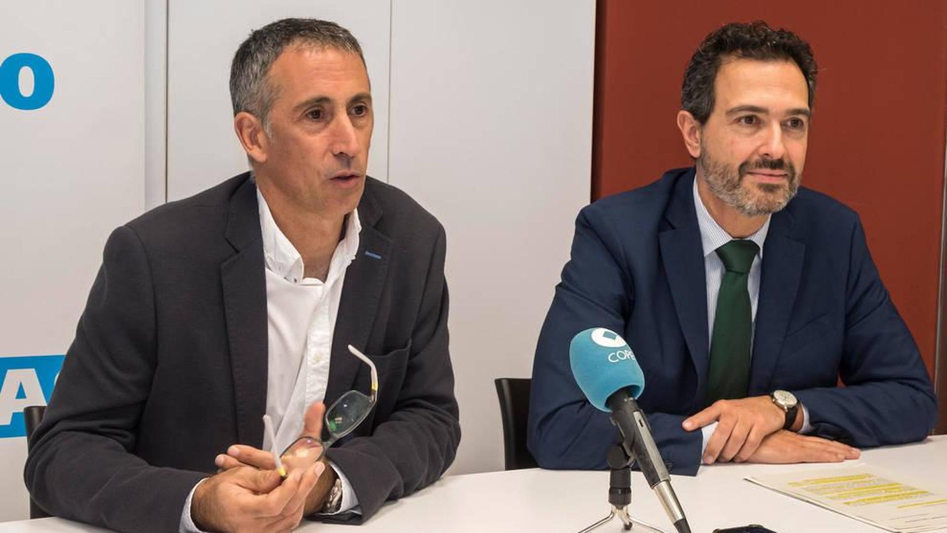 Guillermo Erice, presidente de Laseme, y Javier Larrañaga, de CaixaBank.