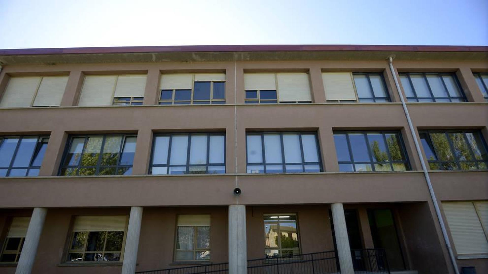 El colegio de Puente la Reina cambiará las ventanas