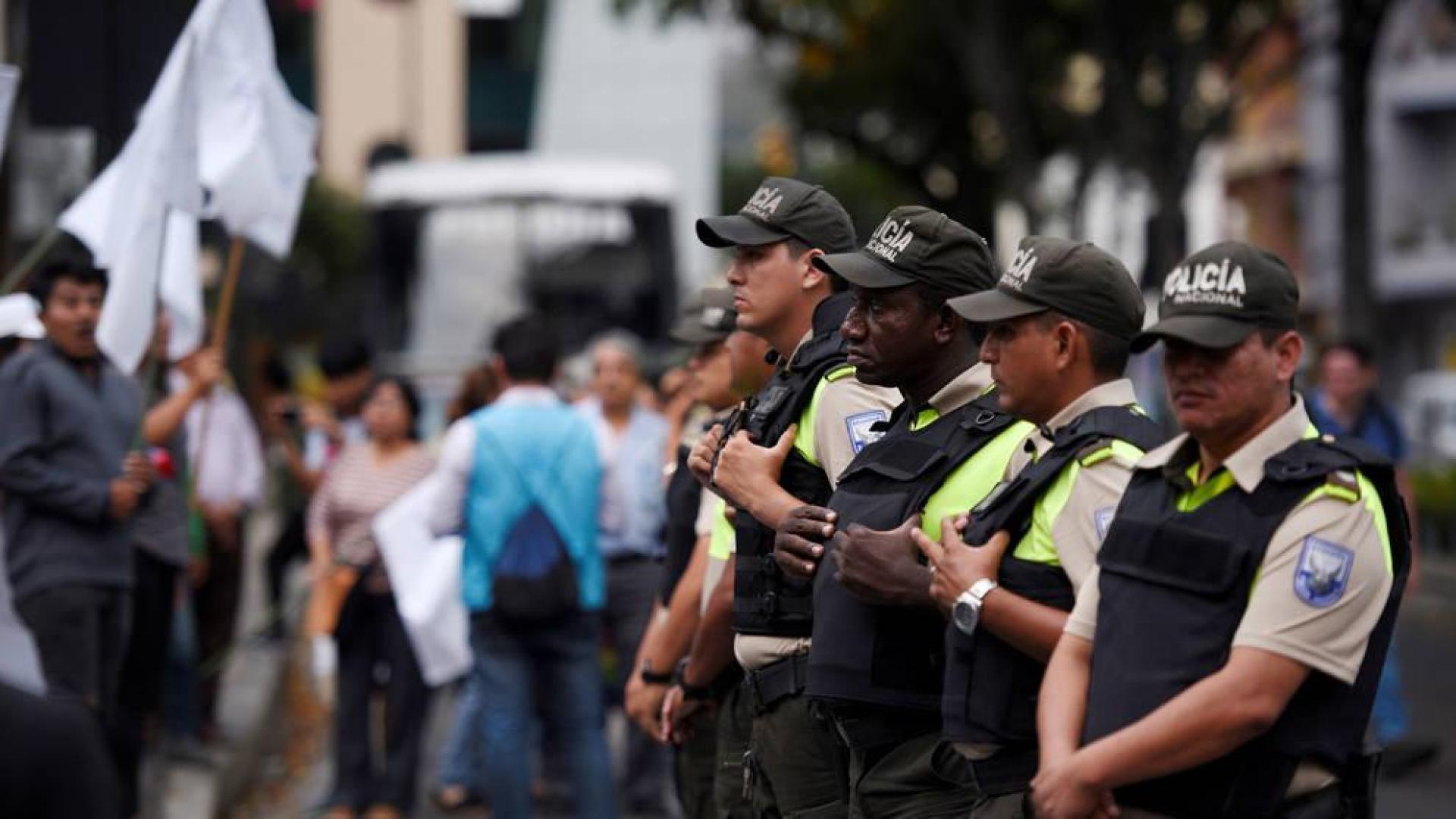 Crece la alarma internacional por la crisis que pone en jaque al Gobierno de Ecuador