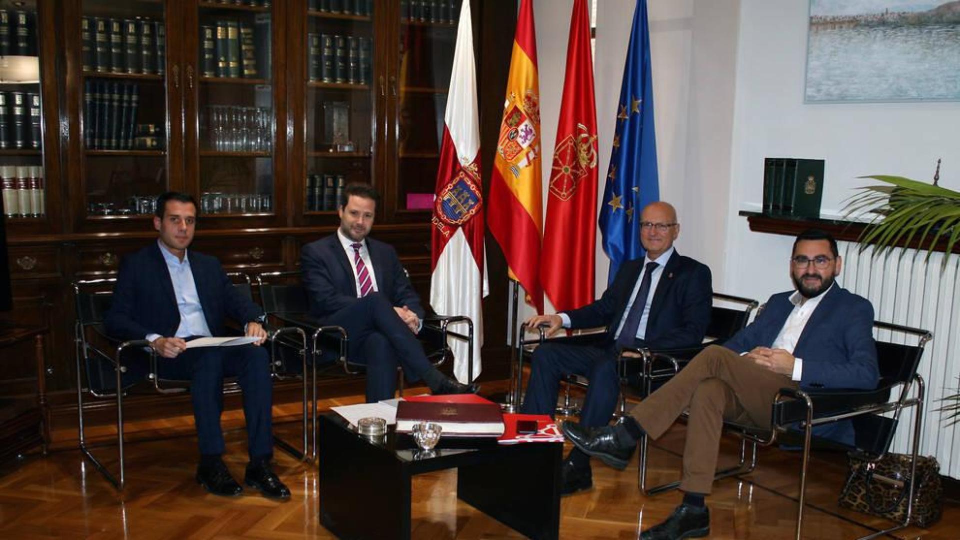 Toquero y Ciriza hablan sobre el Tren de Altas Prestaciones y el Canal de Navarra