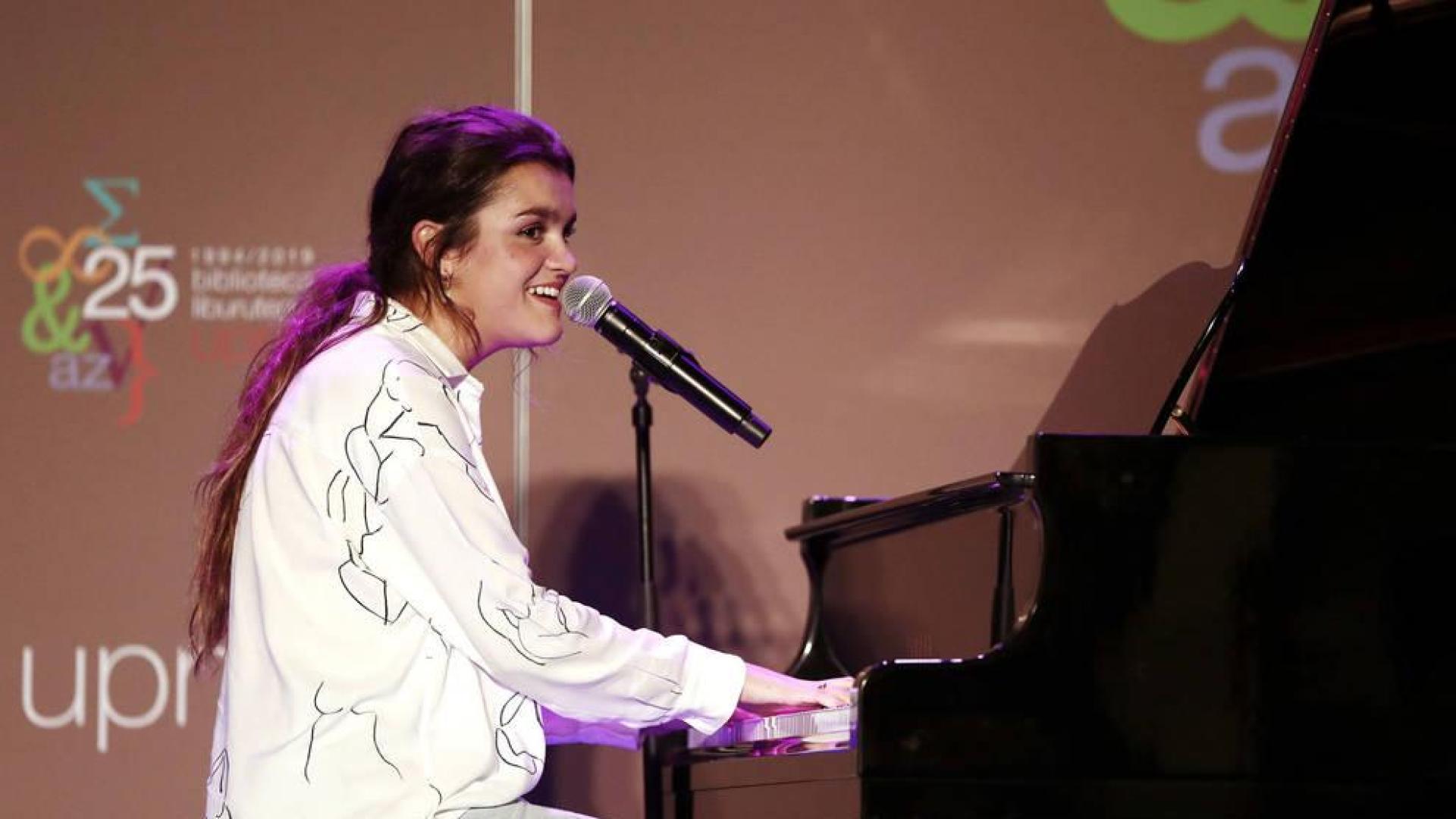 Amaia Romero clausura al piano la Cátedra 'Mujer, Ciencia y Tecnología' de la UPNA