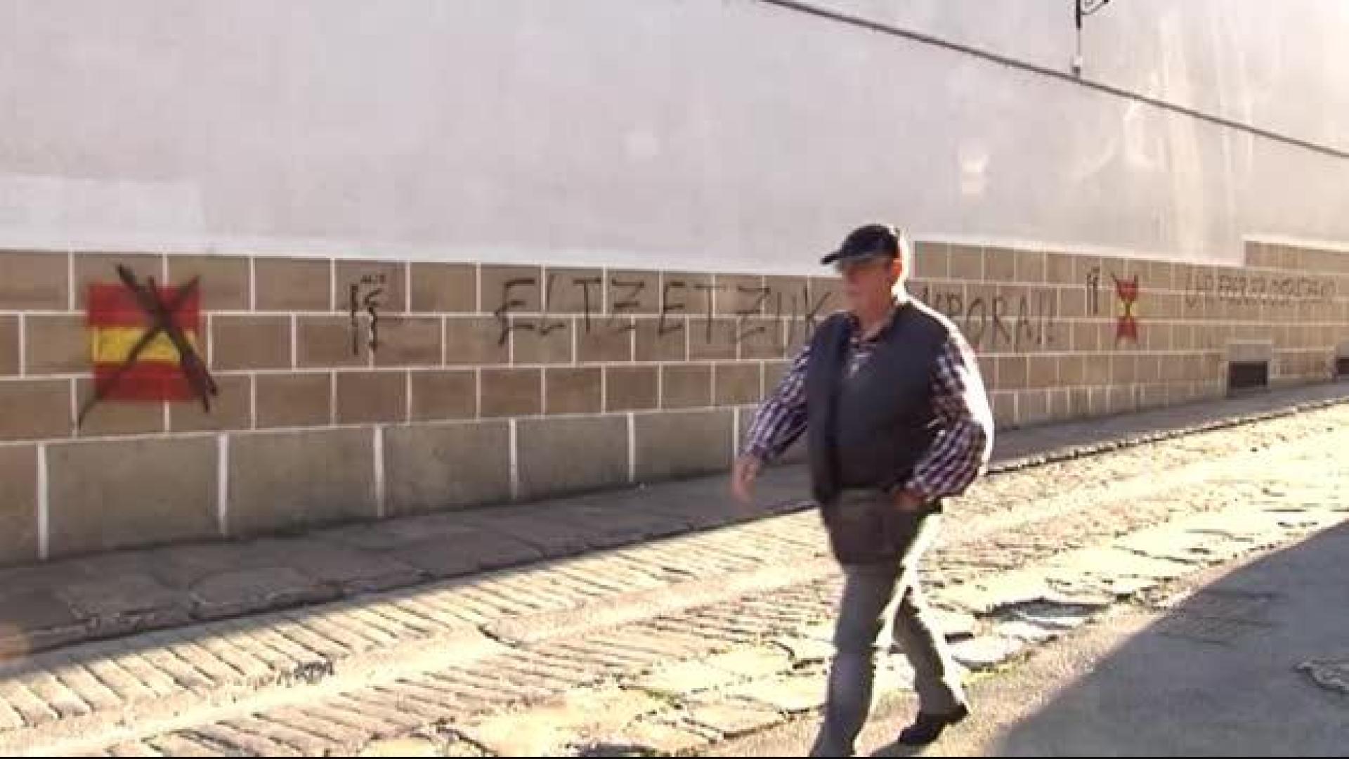 Aparecen pintadas contra la Guardia Civil en un colegio de Bera