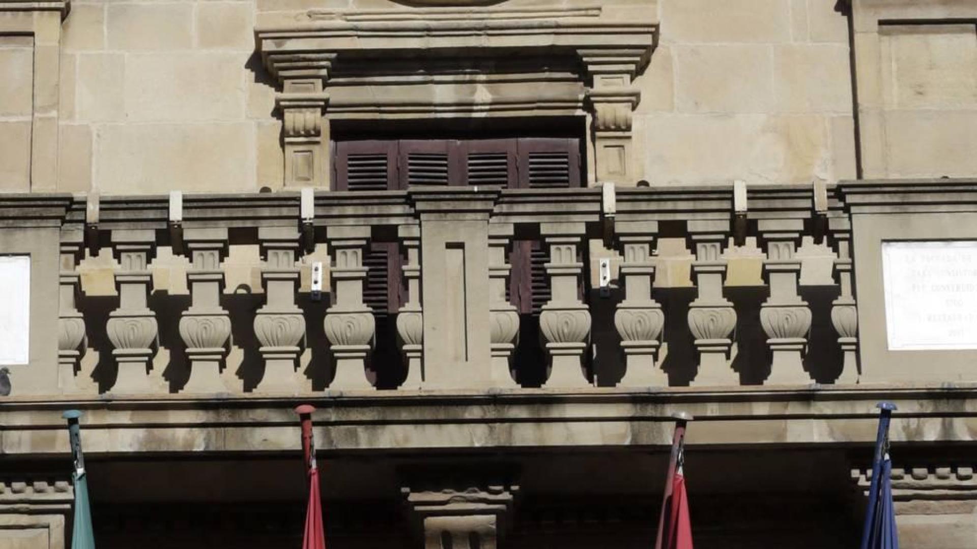 Instituciones navarras como si fueran sedes de partidos